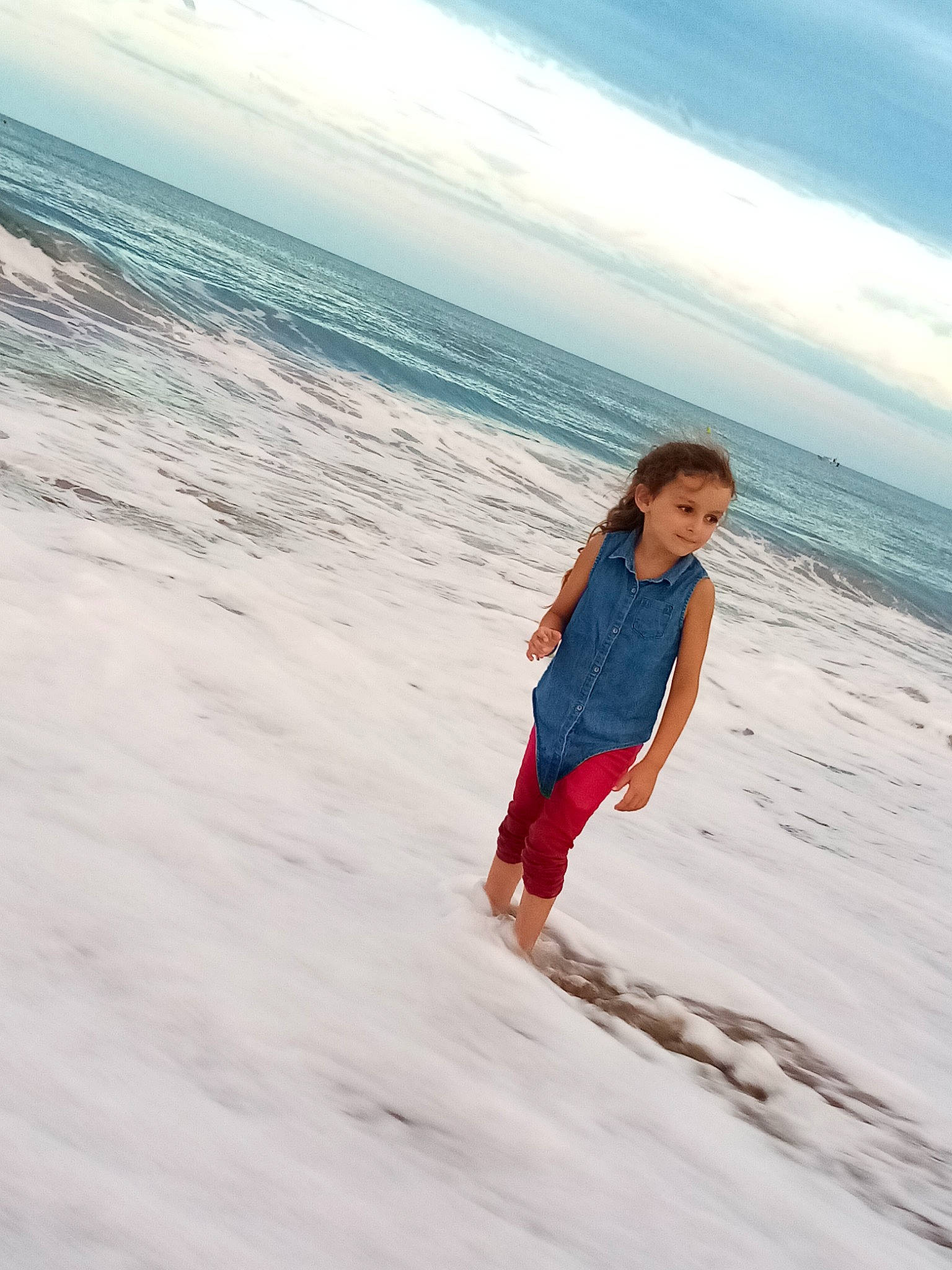 Melyna participe au concours pour gagner de l'argent avec cette photo : azure, barefoot, beach, calm, cloud, coastal_and_oceanic_landforms, fun, happy, horizon, landscape, leisure, people_in_nature, people_on_beach, person, sand, sky, summer, toddler, travel, water