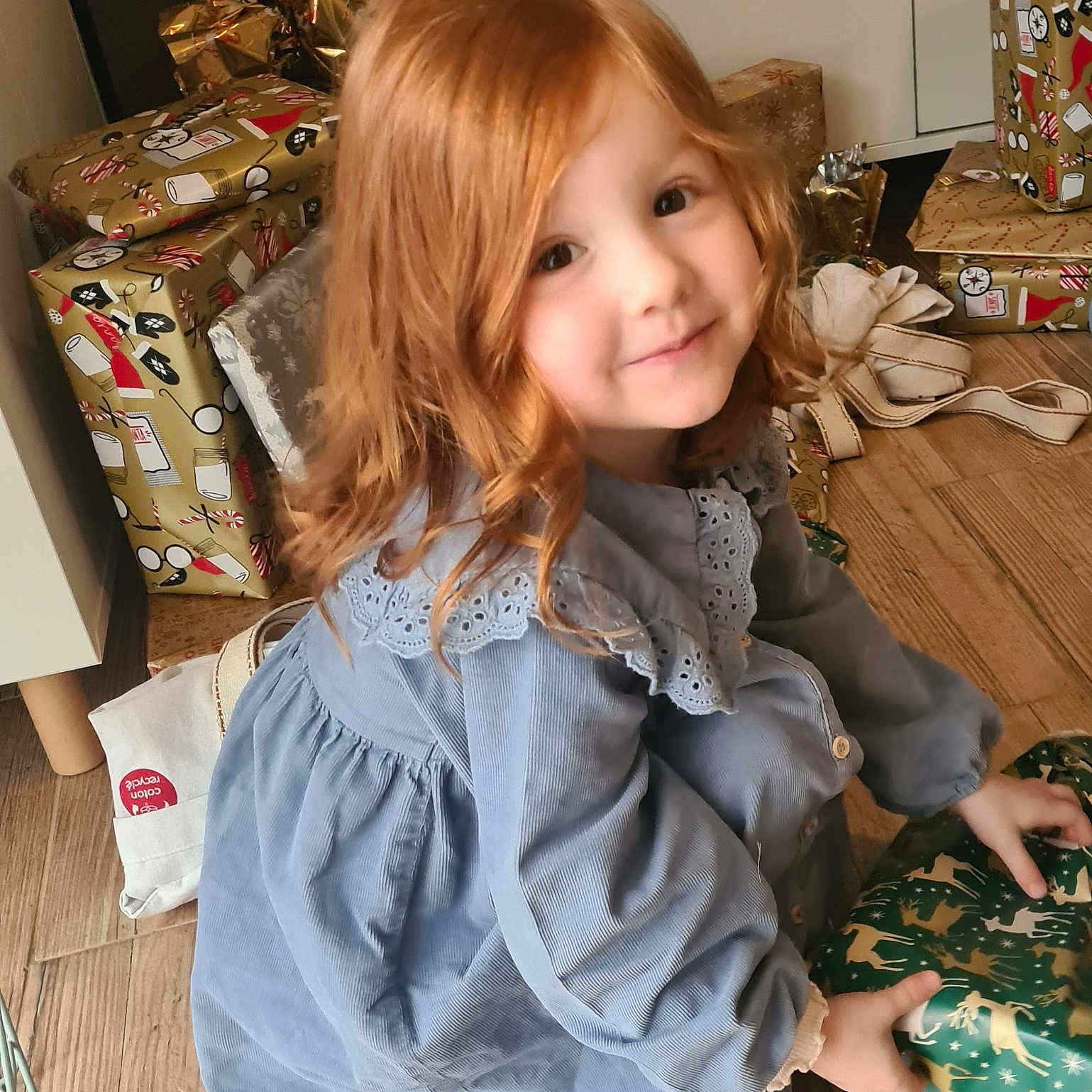 Abygaïl participe au concours pour gagner de l'argent avec cette photo : blouse, child, clothing, coat, couch, cushion, dress, face, female, furniture, girl, hardwood, head, homedecor, indoors, interiordesign, person, photography, portrait, wood