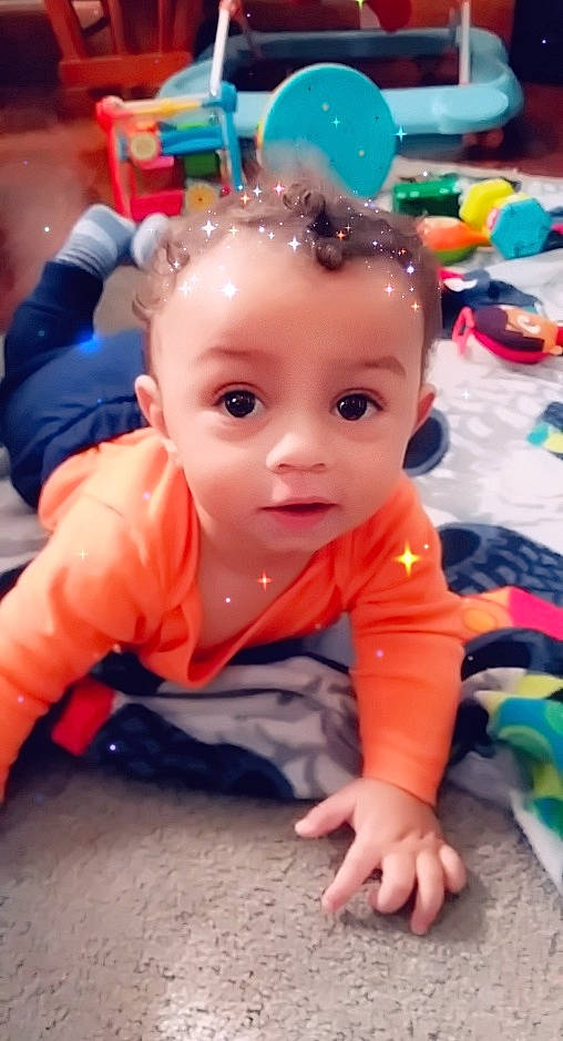 Giovani is registered to the contest to win money with this photo: baby, baby_crawling, baby_playing_with_toys, baby_products, baby_toddler_clothing, baby_toys, balloon, cheek, child, crawling, finger, foot, fun, nose, party_supply, person, plastic, play, surprise, toddler