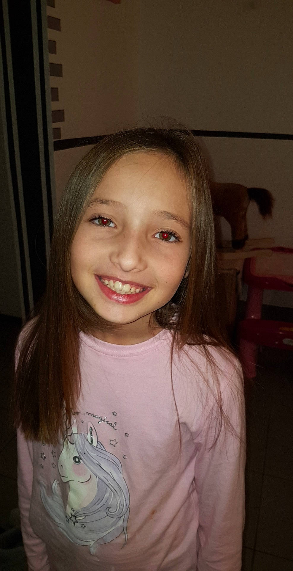 Louna participe au concours pour gagner de l'argent avec cette photo : beauty, blond, brown_hair, cheek, child, chin, eyebrow, face, facial_expression, forehead, hair, hairstyle, head, joy, lip, long_hair, nose, organ, person, skin