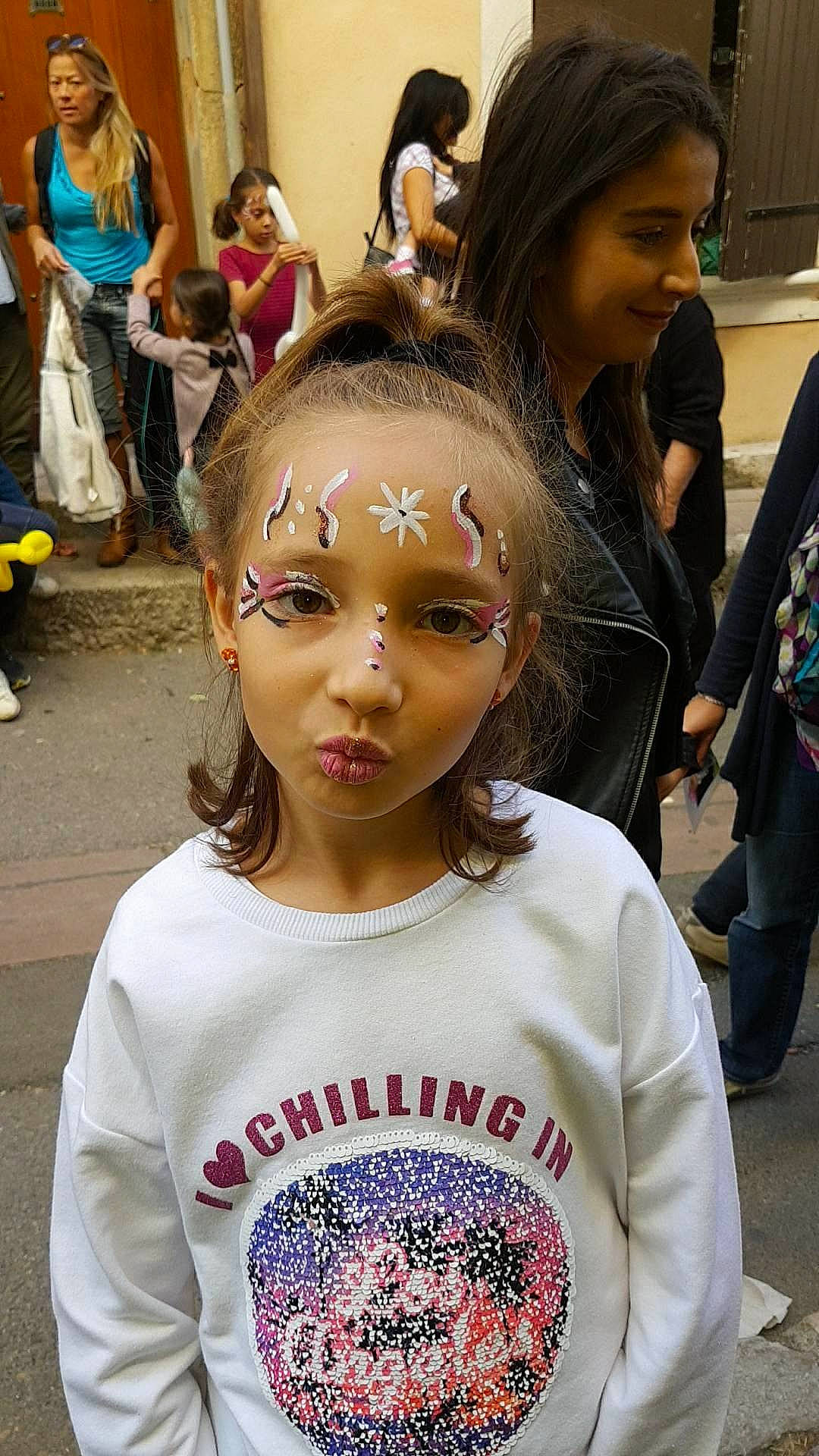 Louna a rejoint le concours — aidez-le/la à gagner de superbes lots ! black_hair, child, ear, face, fawn, forehead, hair, hair_accessory, hair_coloring, hairstyle, head, headpiece, human, person