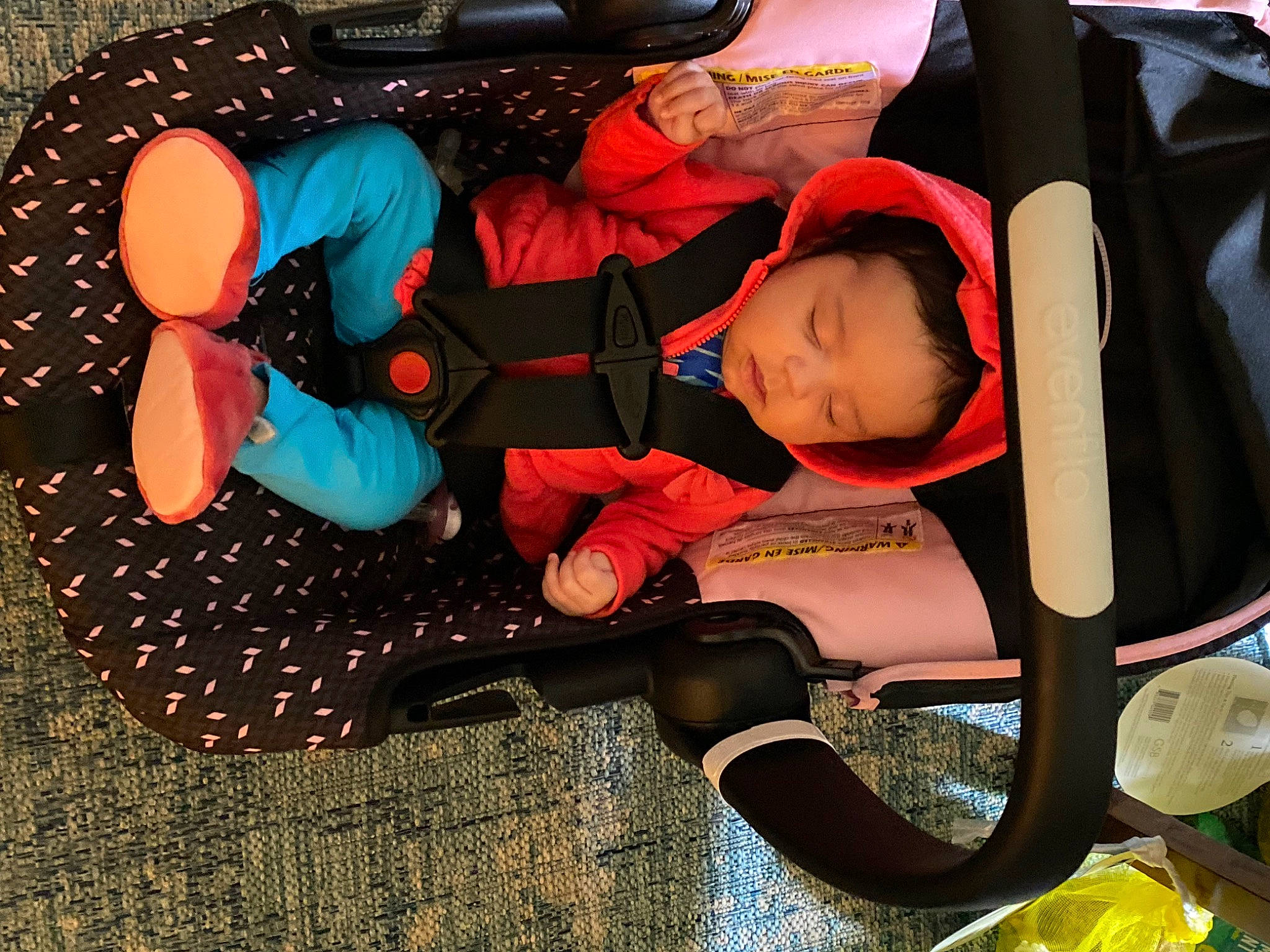 Kmora is registered to the contest to win money with this photo: baby, baby_carriage, baby_products, baby_safety, baby_toddler_clothing, baby_toys, bag, car_seat, child, comfort, electric_blue, fun, leisure, orange, person, personal_protective_equipment, recreation, steering_wheel, toddler, tree