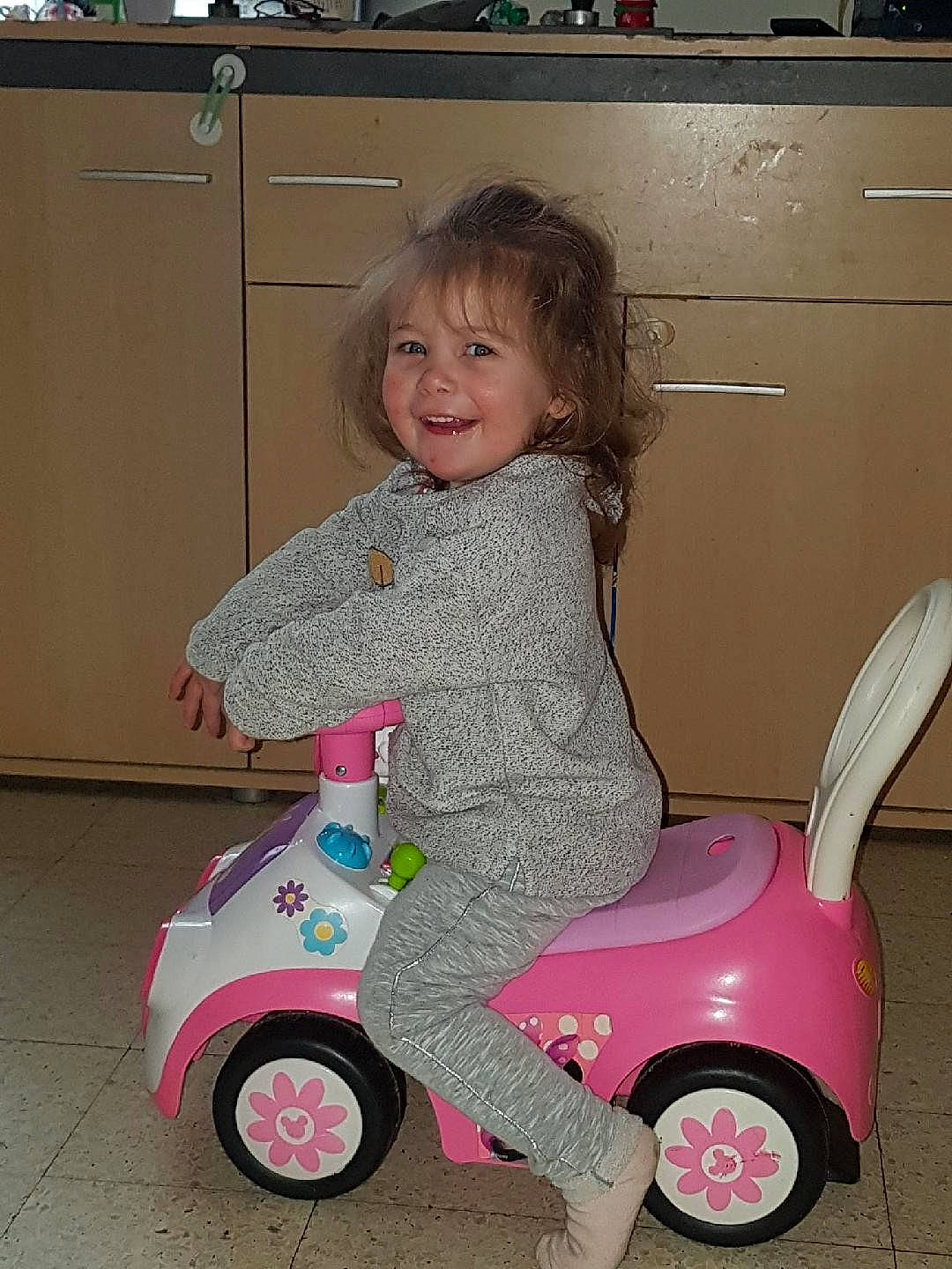 Edenne participe au concours pour gagner de l'argent avec cette photo : baby_carriage, baby_products, car, child, fun, girl, infant, joy, person, pink, play, product, sitting, skin, smile, toddler, toy, tricycle, vehicle