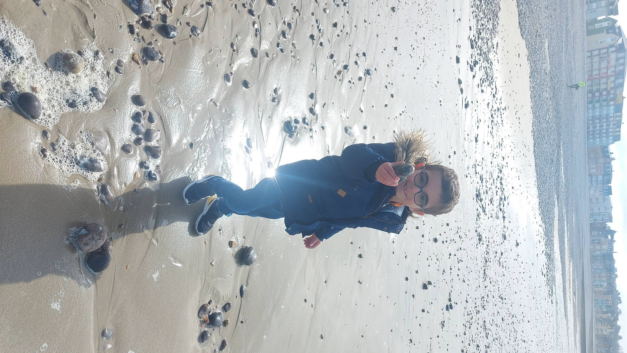 Timothy a rejoint le concours — aidez-le/la à gagner de superbes lots ! adventure, beach, child, competition_event, concrete, extreme_sport, flooring, fun, grey, joy, leisure, person, recreation, reflection, rock, sand, shadow, sport_climbing, sports, wave