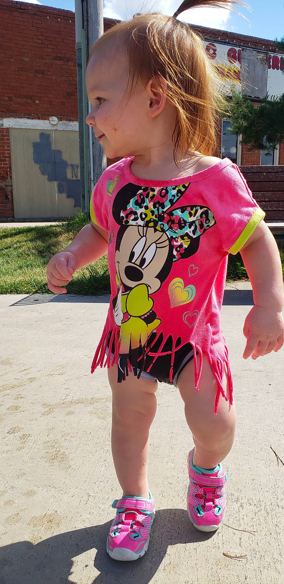 Alessa is registered to the contest to win money with this photo: child, clothing, footwear, person, pink, play, shoulder, sleeve, style, toddler