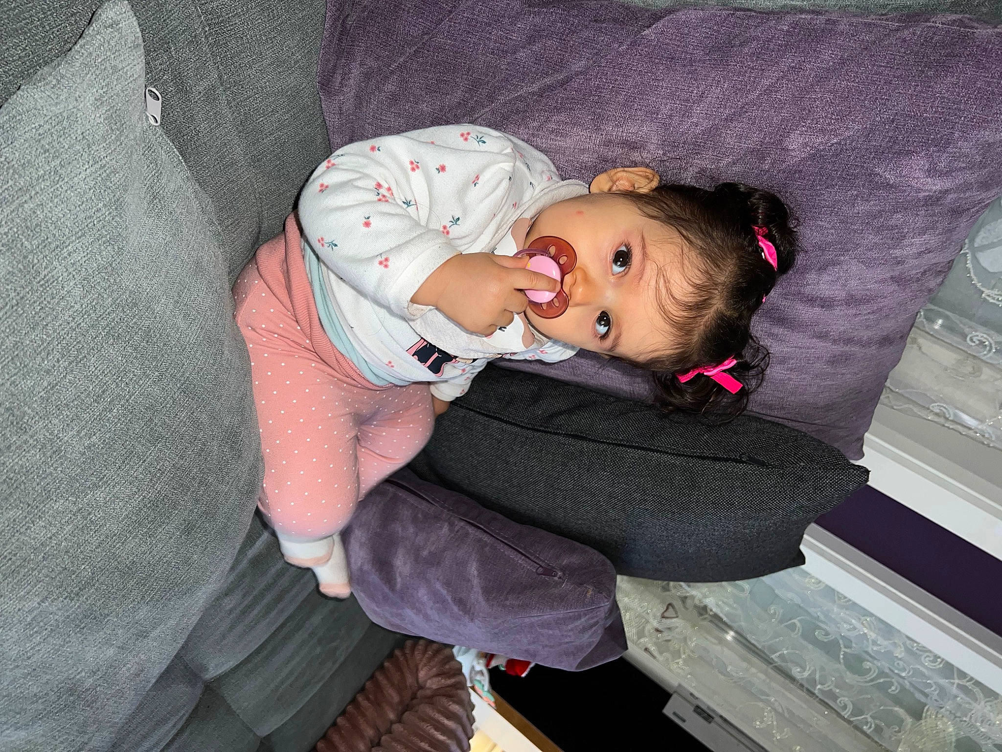 Camélia participe au concours pour gagner de l'argent avec cette photo : arm, baby, baby_carriage, baby_products, baby_toddler_clothing, cheek, child, comfort, fun, happy, human_body, lap, leg, nap, person, sitting, sleeve, smile, textile, toddler