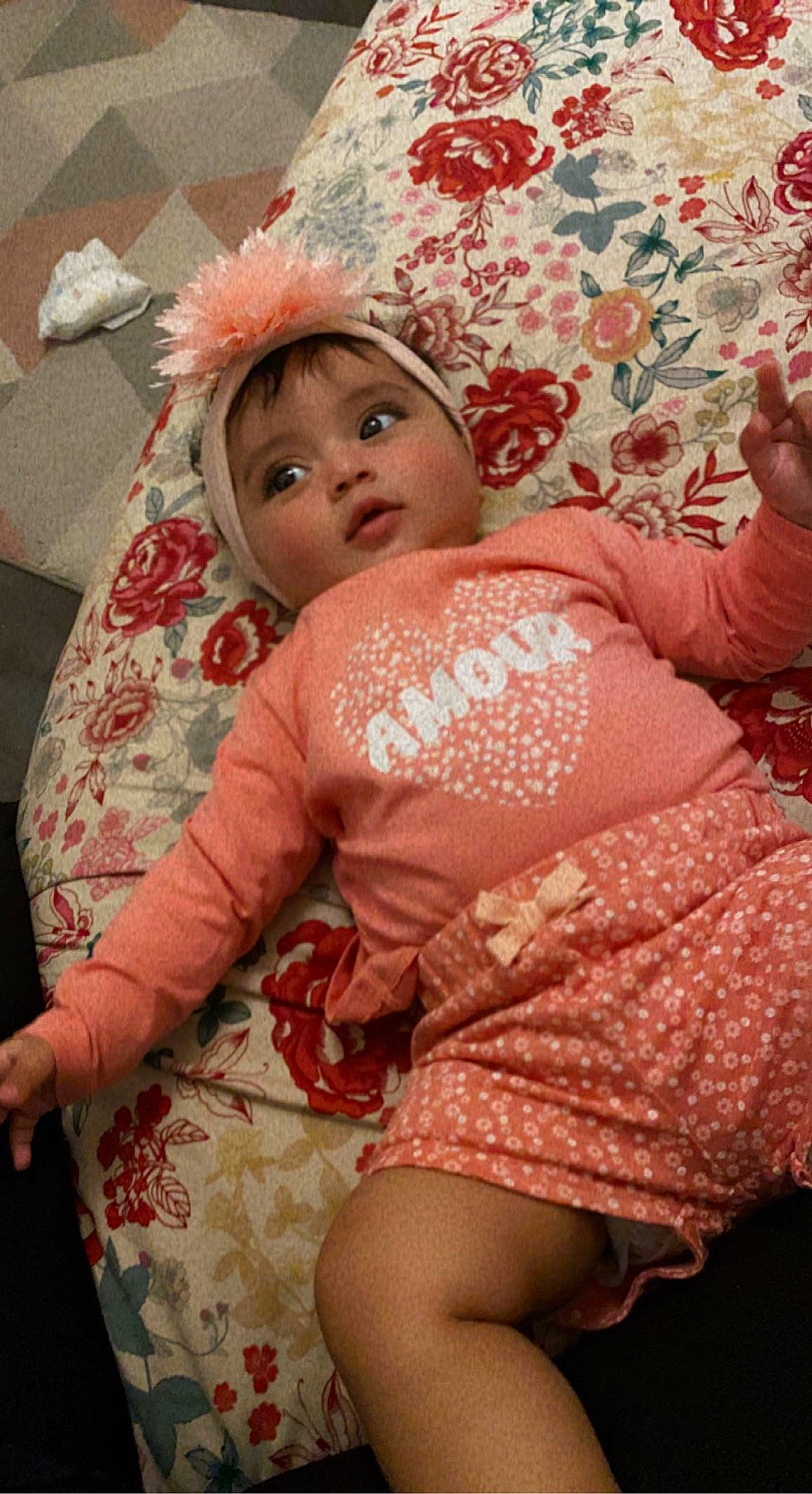 Nelya a rejoint le concours — aidez-le/la à gagner de superbes lots ! baby, baby_toddler_clothing, cheek, child, comfort, happy, head, headgear, human_body, lap, linens, lip, magenta, organ, person, pink, sitting, skin, textile, thigh