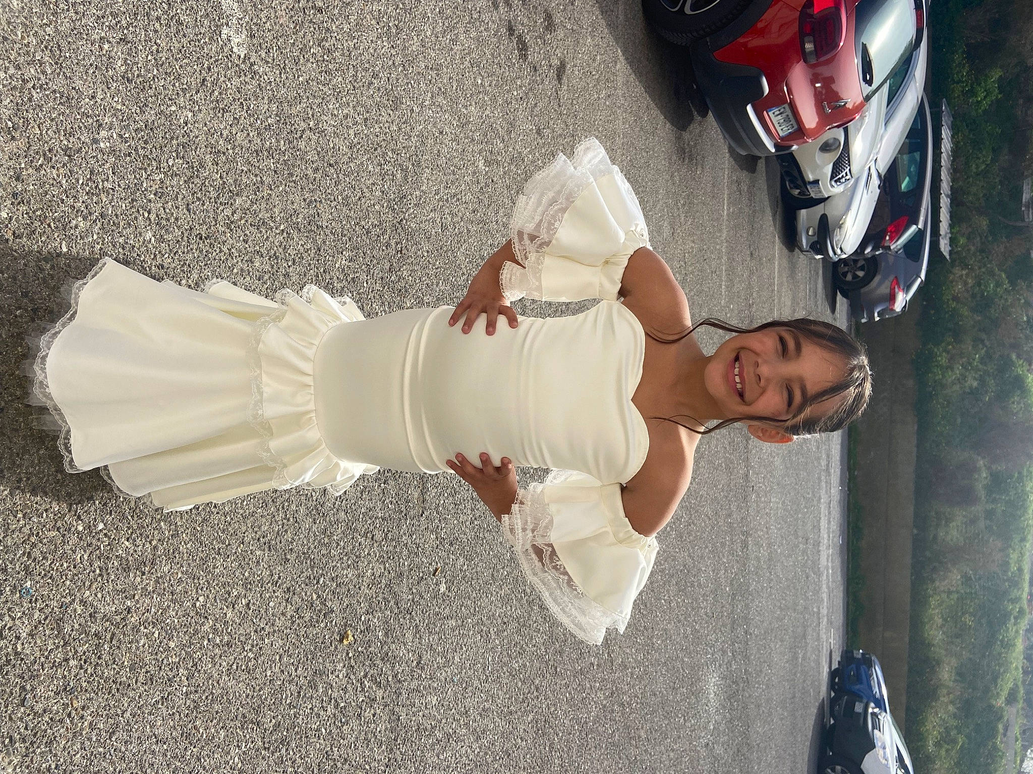 Victoria a rejoint le concours — aidez-le/la à gagner de superbes lots ! auto_part, automotive_design, automotive_exterior, automotive_lighting, automotive_tire, automotive_wheel_system, bumper, car, dress, family_car, fun, human_leg, joy, luxury_vehicle, motor_vehicle, person, smile, tire, toddler, vehicle