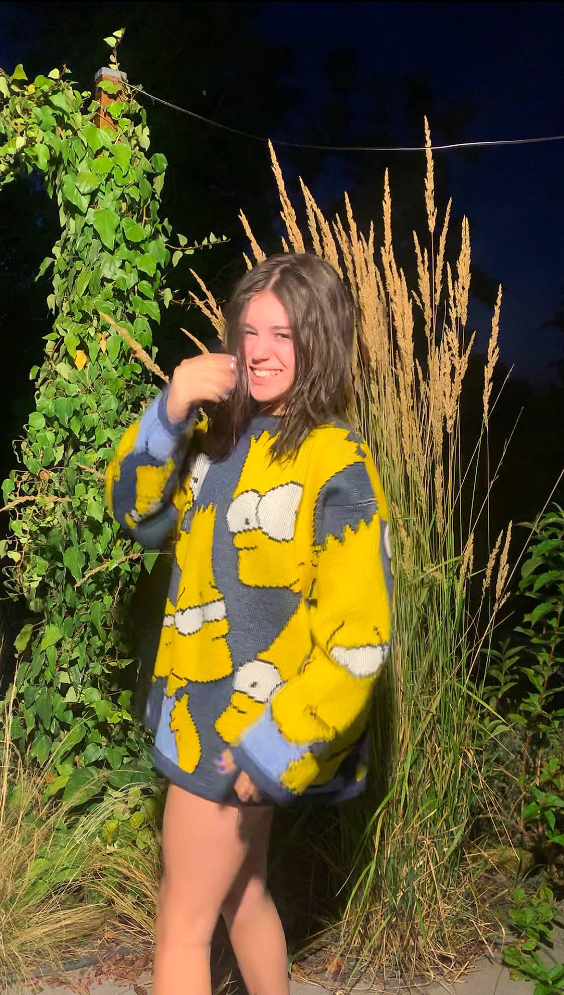 Clémence participe au concours pour gagner de l'argent avec cette photo : blond, brown_hair, clothing, dress, electric_blue, eye, face, fawn, flash_photography, fun, grass, happy, joy, leaf, long_hair, outerwear, people_in_nature, person, plant, smile