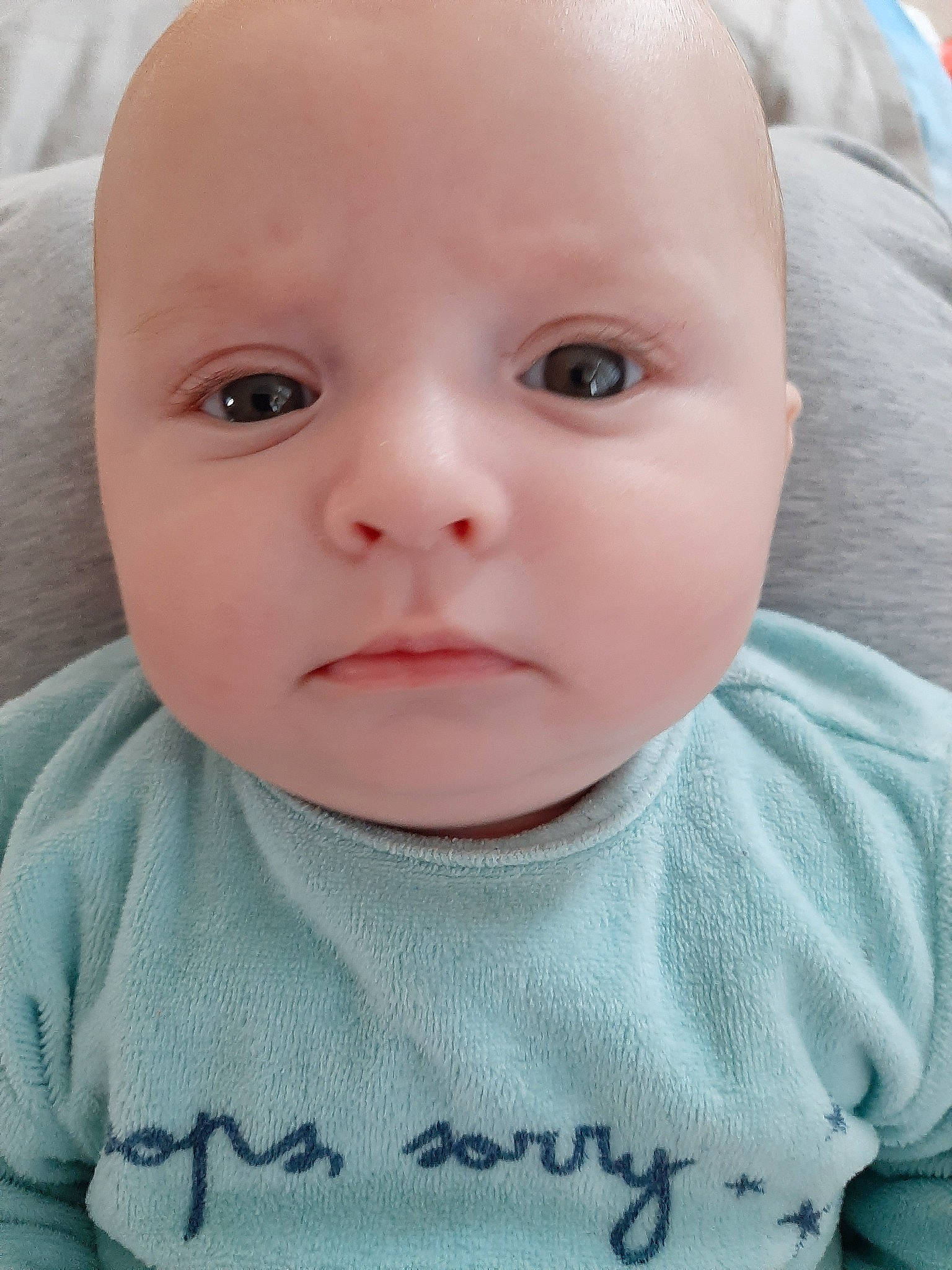Aaron a rejoint le concours — aidez-le/la à gagner de superbes lots ! baby, baby_making_funny_faces, cheek, child, chin, close_up, ear, eye, eyebrow, face, facial_expression, forehead, head, iris, lip, mouth, nose, person, skin, smile