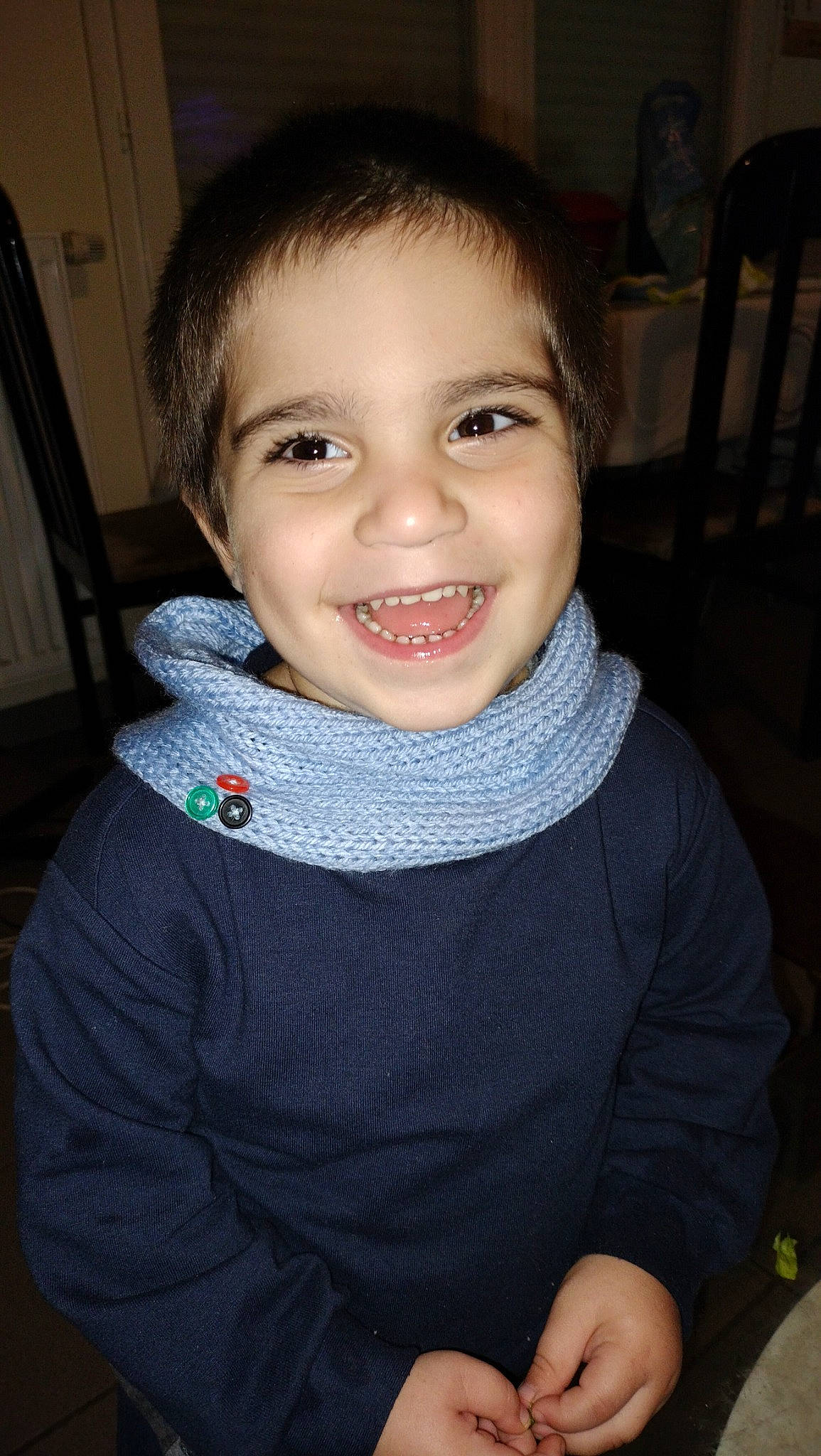 Nolhan participe au concours pour gagner de l'argent avec cette photo : chair, cheek, child, eyebrow, fashion_accessory, flash_photography, fun, happy, iris, jaw, joy, laugh, lip, neck, nose, person, sitting, skin, sleeve, smile