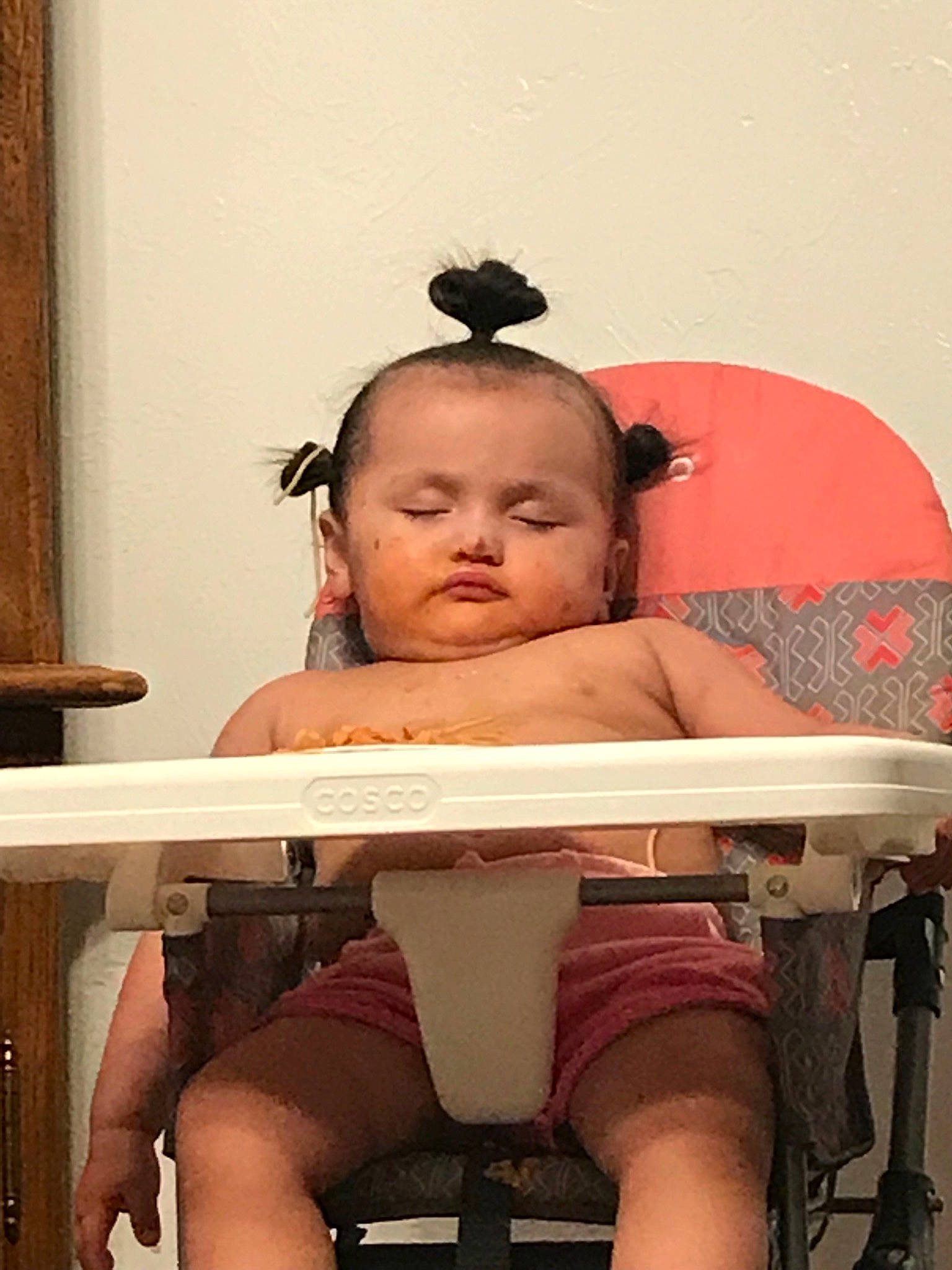 Briana is registered to the contest to win money with this photo: arm, baby, child, joint, leg, neck, person, sitting, toddler