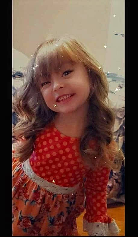 Auna is registered to the contest to win money with this photo: bangs, blond, brown_hair, cheek, eyelash, facial_expression, fawn, fun, hair, happy, hime_cut, iris, joy, layered_hair, lip, long_hair, pattern, person, sleeve, smile