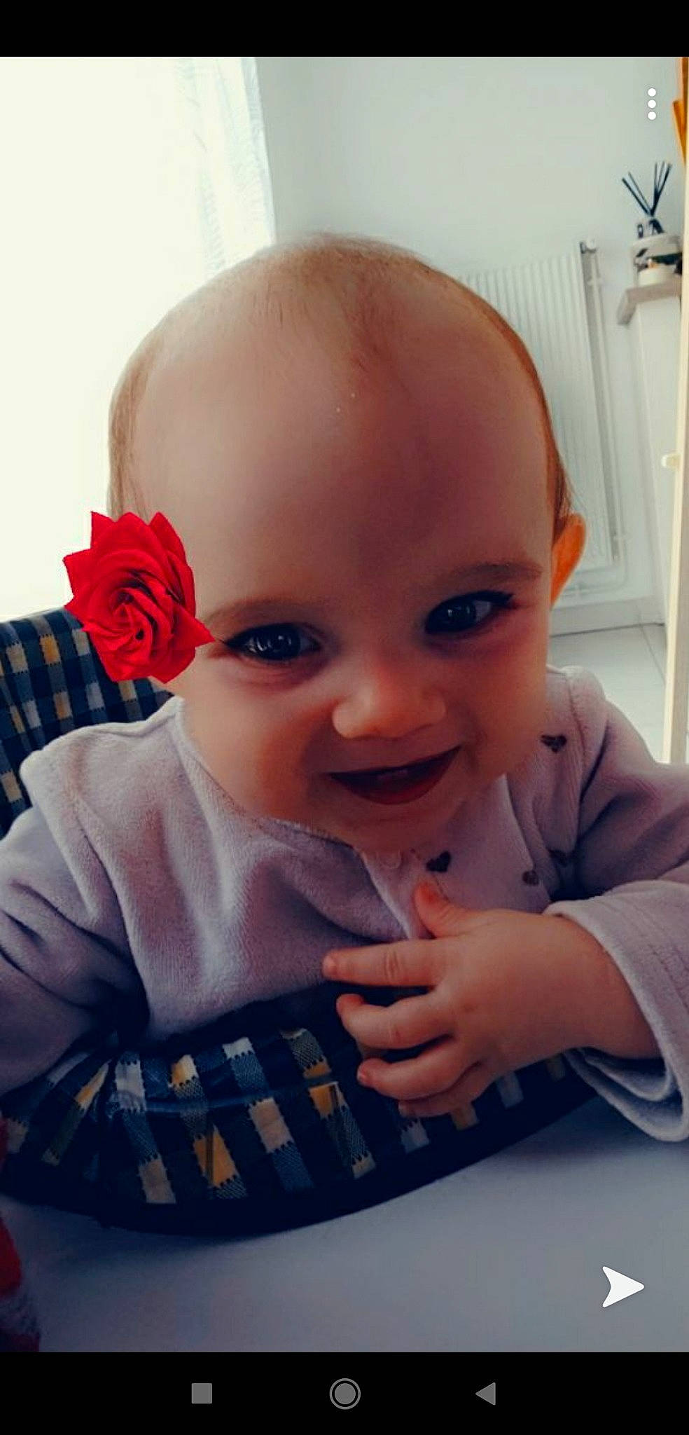 Ambre a rejoint le concours — aidez-le/la à gagner de superbes lots ! baby, cheek, child, ear, eye, eyebrow, face, facial_expression, finger, forehead, head, lip, mouth, nose, person, skin, smile, toddler