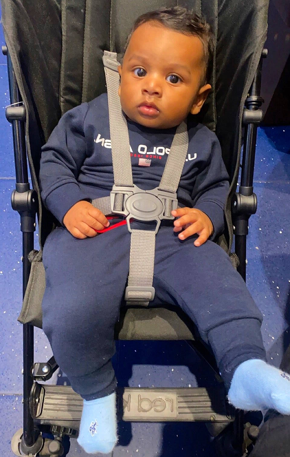 Carlo is registered to the contest to win money with this photo: auto_part, baby_carriage, baby_products, bag, car_seat, carmine, chair, child, comfort, electric_blue, gesture, person, personal_protective_equipment, seat_belt, service, sitting, sports_gear, strap, toddler, uniform