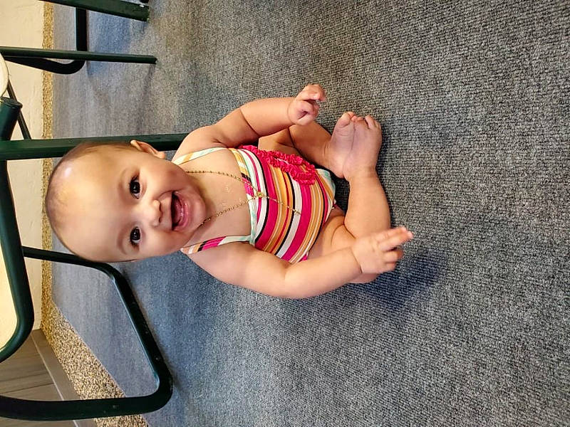 Camilla is registered to the contest to win money with this photo: abdomen, arm, baby, cheek, child, elbow, finger, hand, human_body, human_leg, joint, joy, leg, muscle, neck, person, photography, shoulder, sitting, skin