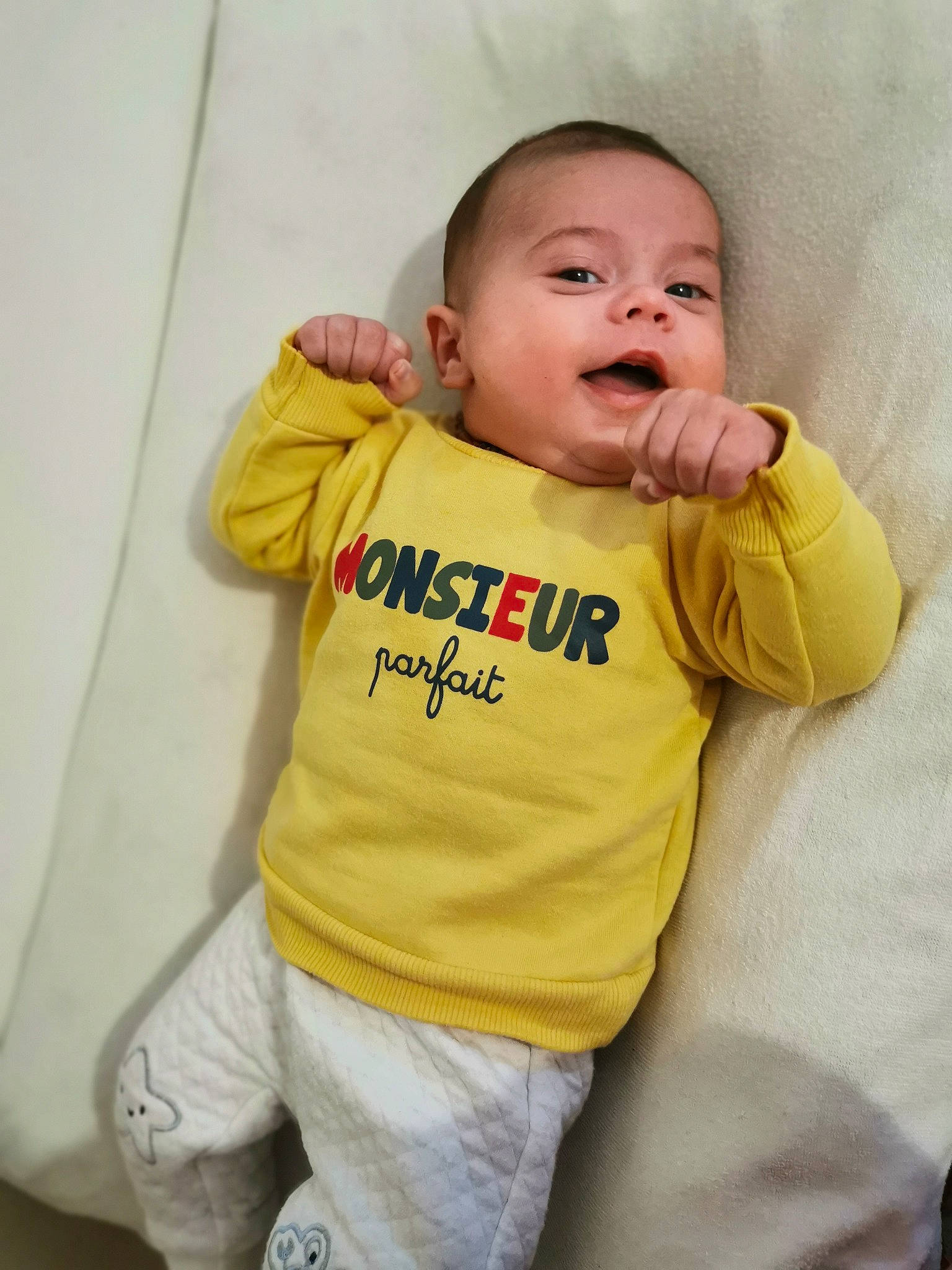 Émile a rejoint le concours — aidez-le/la à gagner de superbes lots ! baby, baby_toddler_clothing, cheek, chin, collar, comfort, eye, eyebrow, happy, jacket, lip, long_sleeved_t_shirt, neck, nose, outerwear, person, skin, sleeve, smile, t_shirt