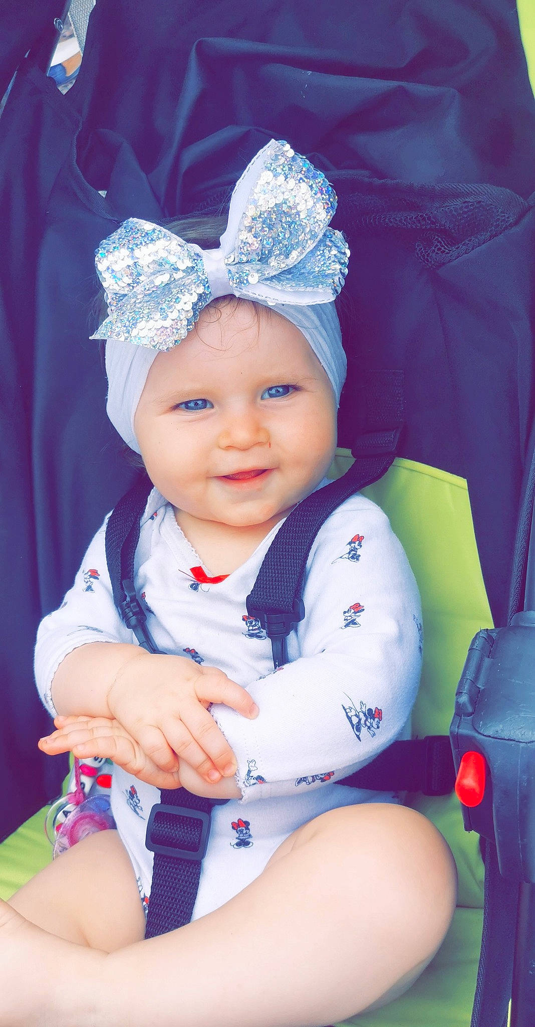 Kassy participe au concours pour gagner de l'argent avec cette photo : baby, baby_products, baby_toddler_clothing, child, ear, eye, fashion_accessory, hair_accessory, happy, hat, head, headgear, headpiece, headwear, organ, person, pink, product, sitting, skin