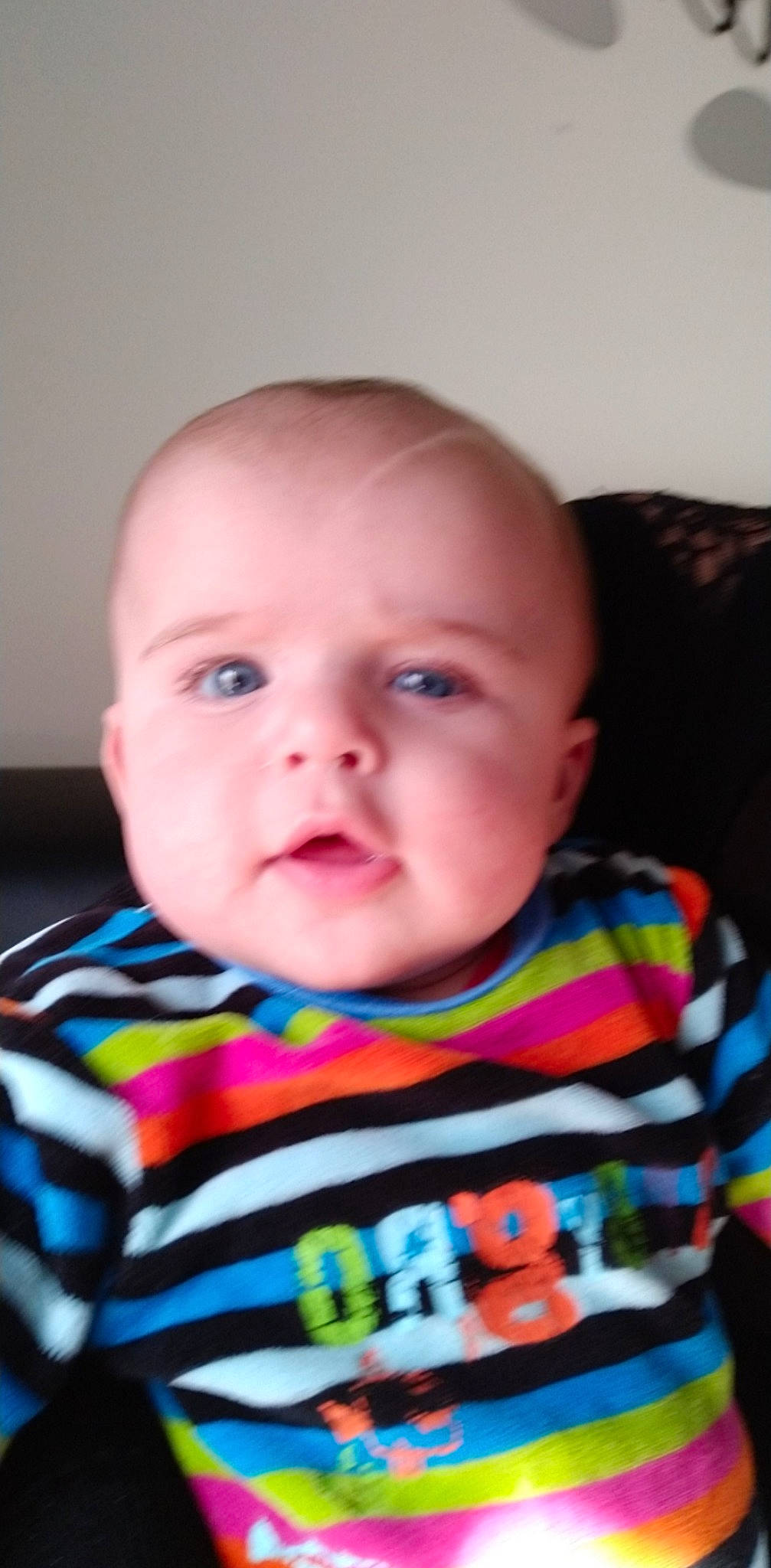 Gino a rejoint le concours — aidez-le/la à gagner de superbes lots ! baby, beauty, cheek, child, chin, ear, eye, eyebrow, face, facial_expression, forehead, head, iris, lip, mouth, nose, organ, person, skin, smile