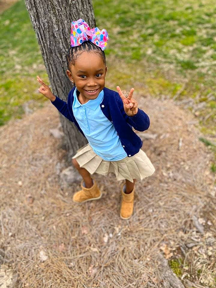 London joined the competition — help win amazing prizes! adaptation, eye, face, grass, grass_family, hair, happy, head, joy, leaf, leg, nature, people_in_nature, person, plant, recreation, smile, t_shirt, toddler, tree