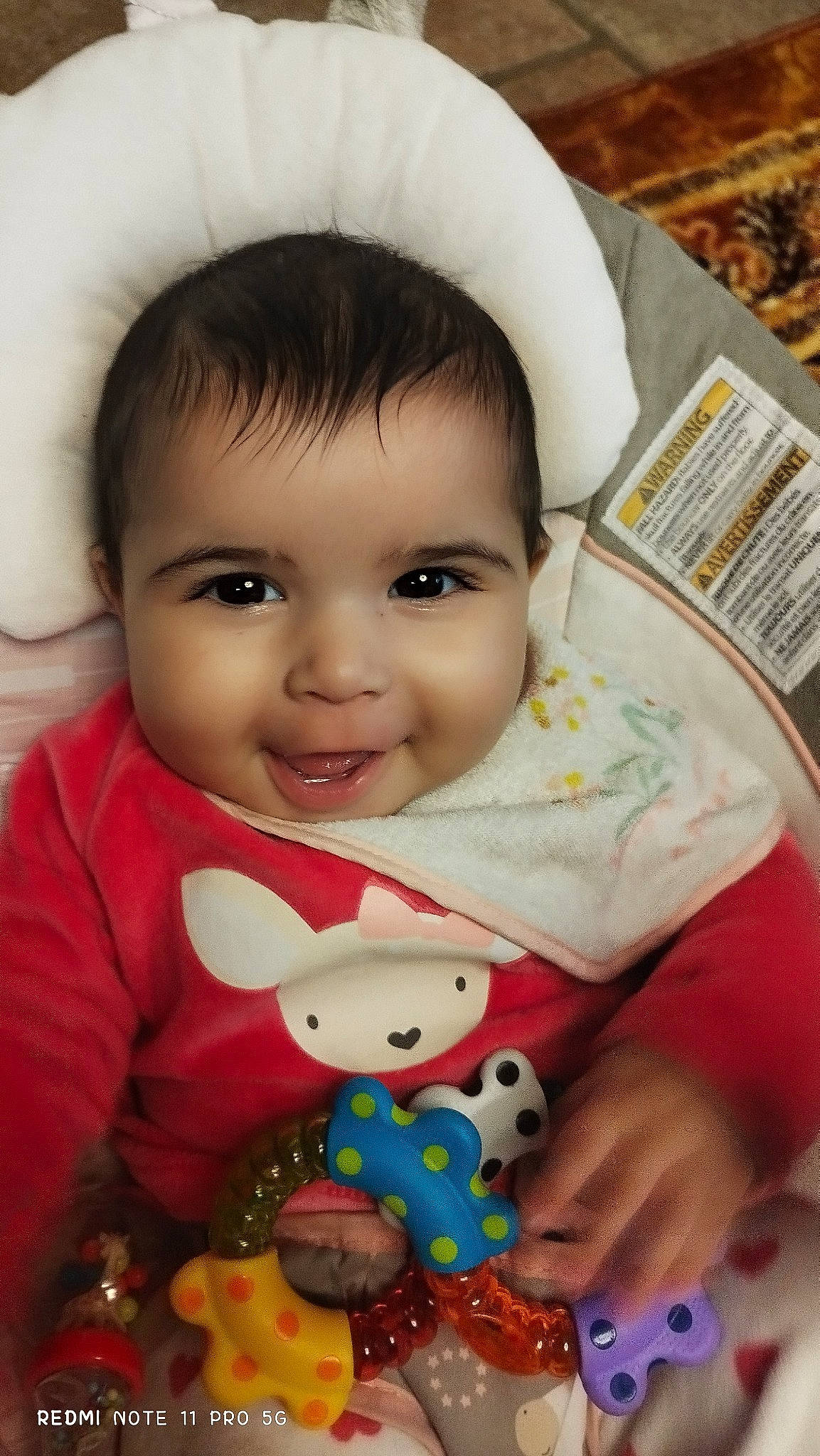 Janah participe au concours pour gagner de l'argent avec cette photo : baby, baby_toddler_clothing, blue, cheek, child, eye, face, finger, happy, head, iris, joy, lip, nose, person, product, skin, sleeve, smile, textile