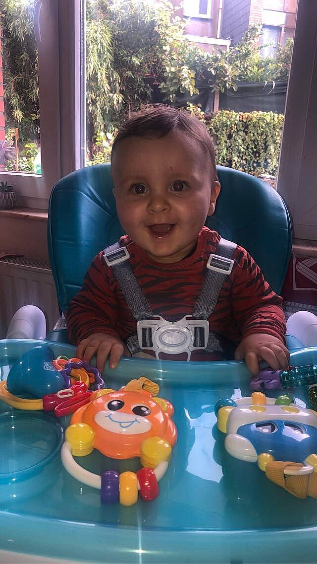 Kirill a rejoint le concours — aidez-le/la à gagner de superbes lots ! blue, chair, child, cup, drinkware, event, facial_expression, fun, happy, joy, leisure, person, plant, serveware, sharing, smile, snapshot, table, tableware, toddler