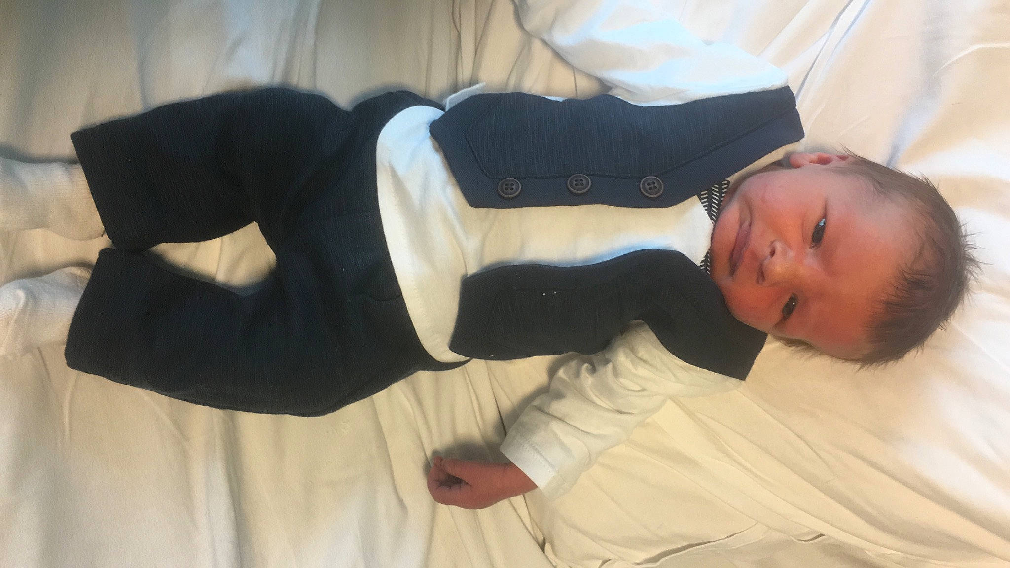 Kirill participe au concours pour gagner de l'argent avec cette photo : baby, baby_toddler_clothing, comfort, elbow, finger, gesture, happy, head, human_body, human_leg, joint, knee, leg, outerwear, person, sitting, sleeve, thigh, thumb, toddler