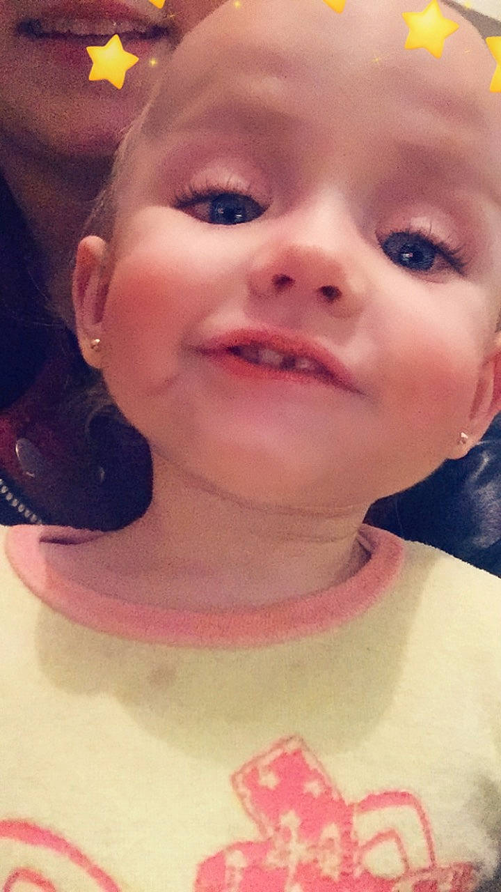 Lysea participe au concours pour gagner de l'argent avec cette photo : baby, beauty, cheek, child, chin, close_up, ear, eye, eyebrow, face, facial_expression, forehead, head, headwear, lip, mouth, nose, person, pink, skin