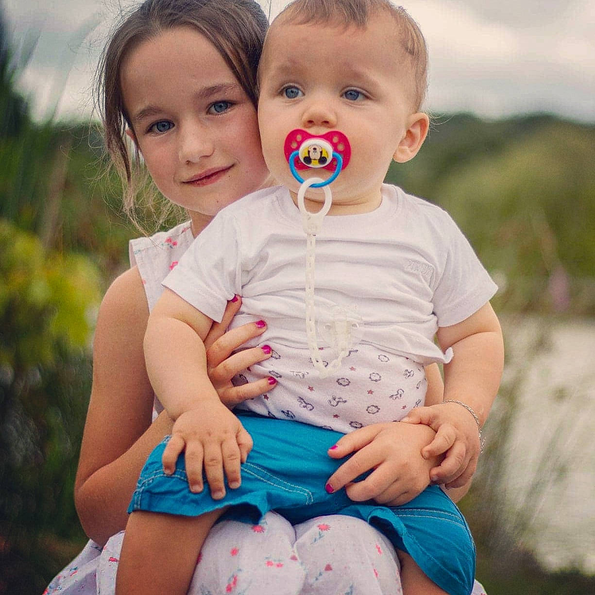 Lorik a rejoint le concours — aidez-le/la à gagner de superbes lots ! baby, blue, child, eye, face, facial_expression, fun, happy, head, joint, joy, nose, people, person, photograph, play, product, skin, smile, summer
