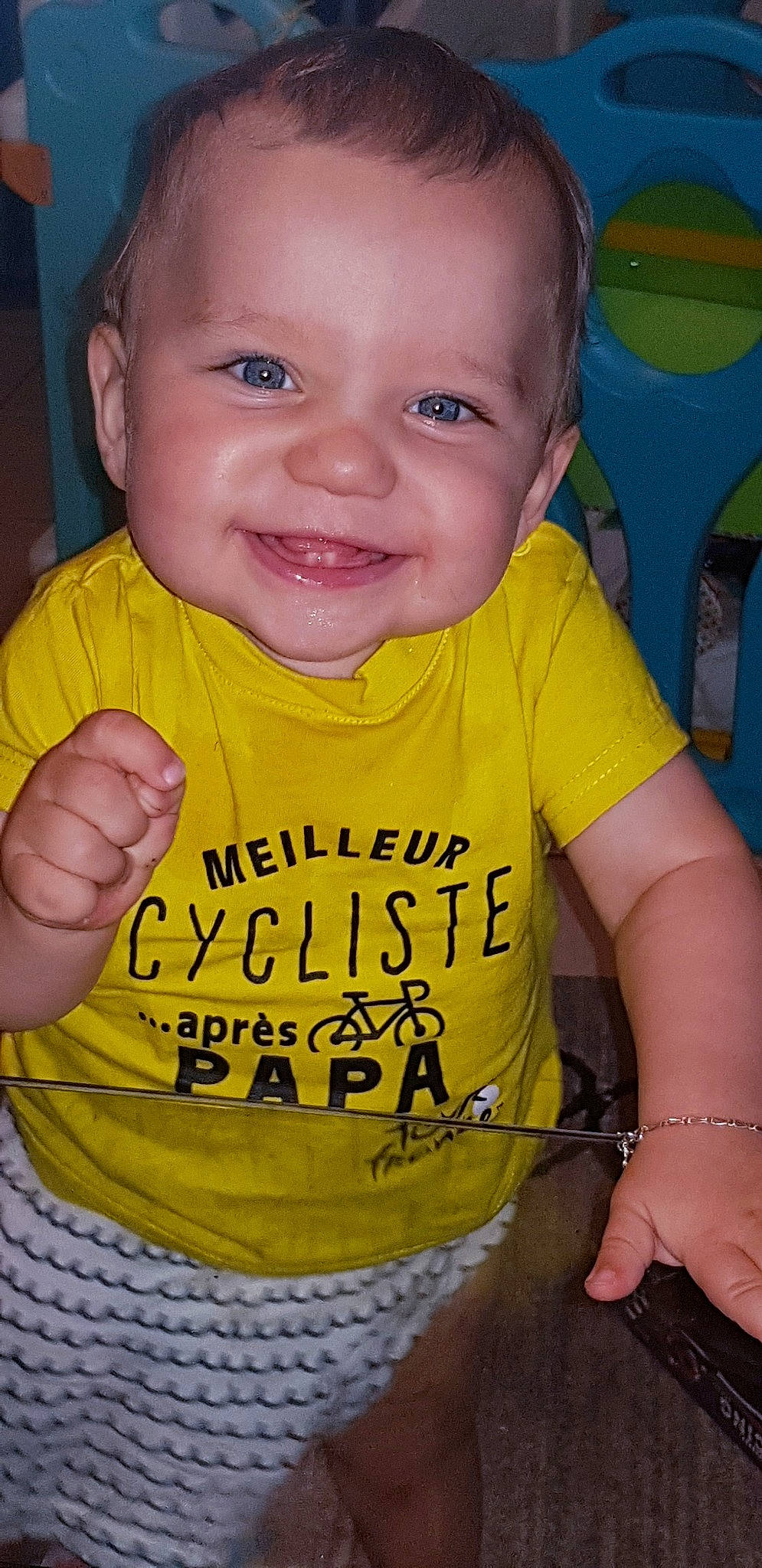 Lorik a rejoint le concours — aidez-le/la à gagner de superbes lots ! baby, baby_toddler_clothing, cheek, child, facial_expression, fun, happy, joy, laugh, person, smile, t_shirt, toddler, yellow