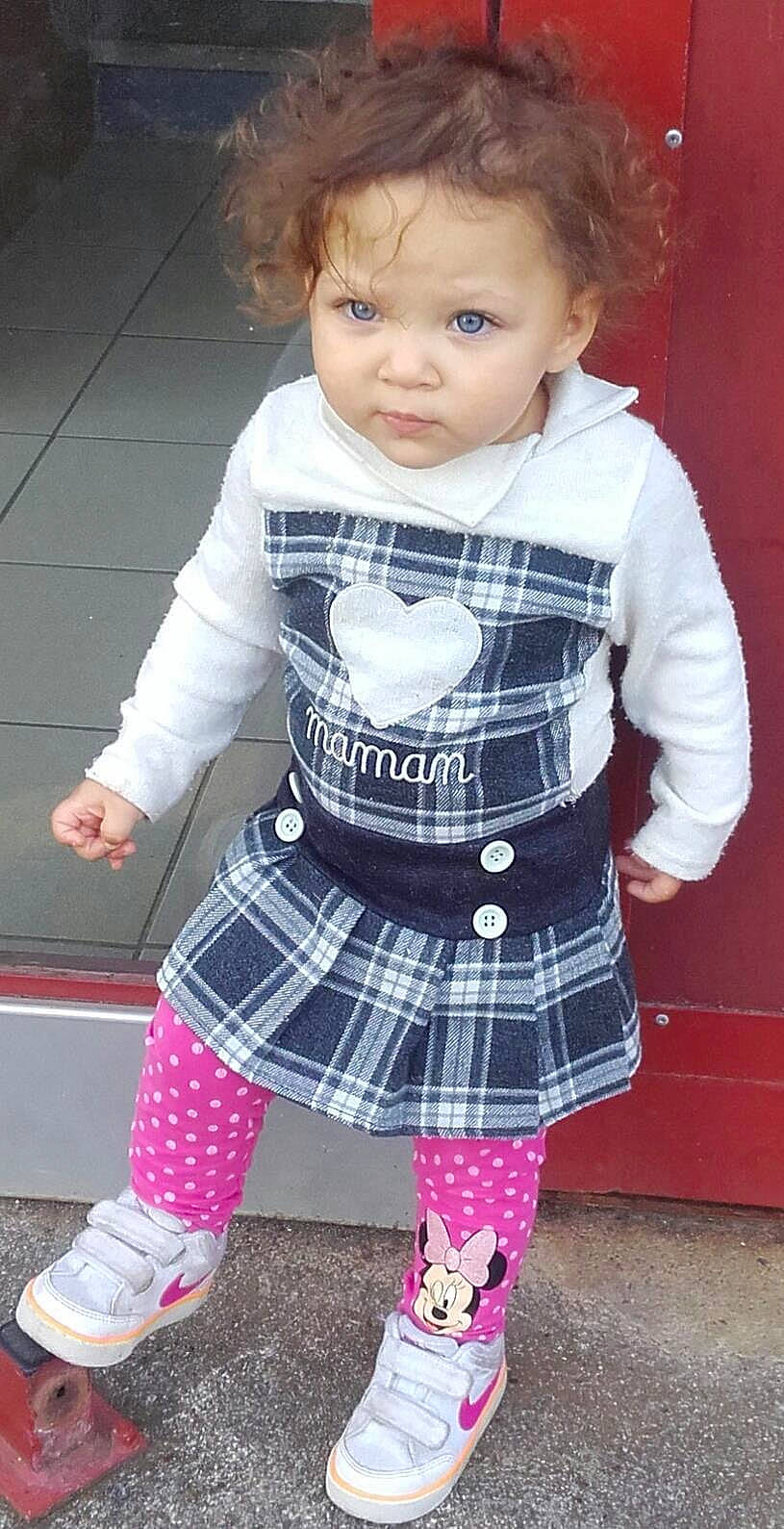 Jasmine participe au concours pour gagner de l'argent avec cette photo : baby, baby_toddler_clothing, cheek, child, day_dress, design, human_leg, knee, one_piece_garment, pattern, person, pink, plaid, sleeve, sock, t_shirt, tartan, toddler, waist, white