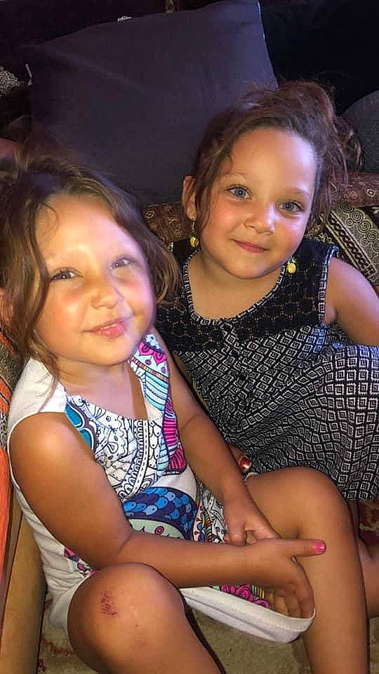 Jasmine a rejoint le concours — aidez-le/la à gagner de superbes lots ! adaptation, black_hair, cheek, chin, eye, face, facial_expression, fashion, flash_photography, hair, happy, head, human_body, iris, joy, leg, leisure, organ, person, skin