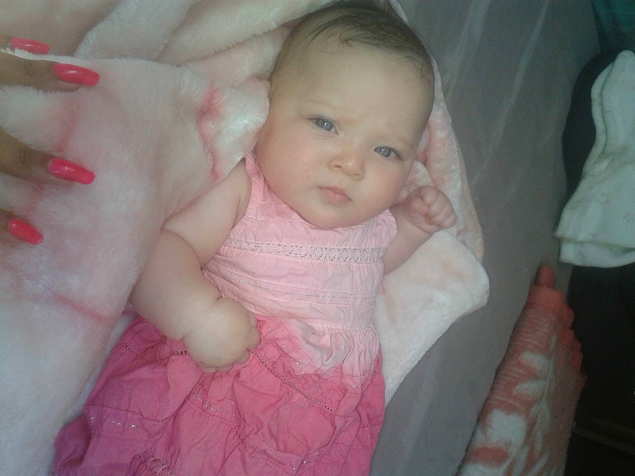 Jasmine participe au concours pour gagner de l'argent avec cette photo : baby_toddler_clothing, cheek, chin, comfort, ear, eye, eyebrow, eyelash, face, hand, human_body, iris, leg, lip, mouth, neck, nose, person, product, skin