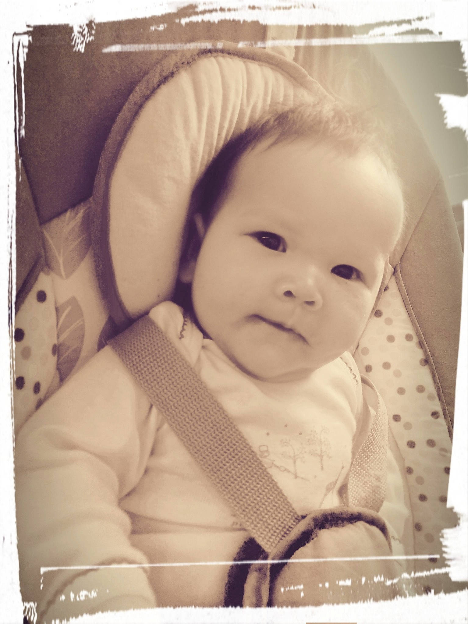 Linsay a rejoint le concours — aidez-le/la à gagner de superbes lots ! baby, baby_carriage, baby_products, beauty, cheek, child, eye, eyelash, face, forehead, head, iris, monochrome, nose, person, photograph, photography, product, skin, snapshot