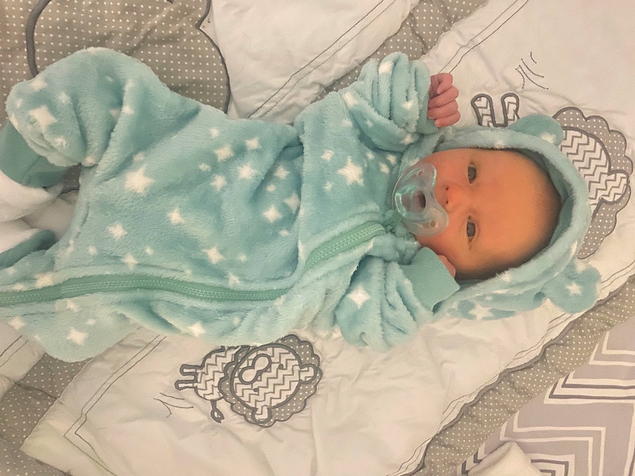 Kayden is registered to the contest to win money with this photo: baby, baby_products, baby_safety, baby_sleeping, baby_toddler_clothing, bed, bed_sheet, bedding, bedtime, child, comfort, face, head, infant_bed, linens, nap, pattern, person, sleeve, textile