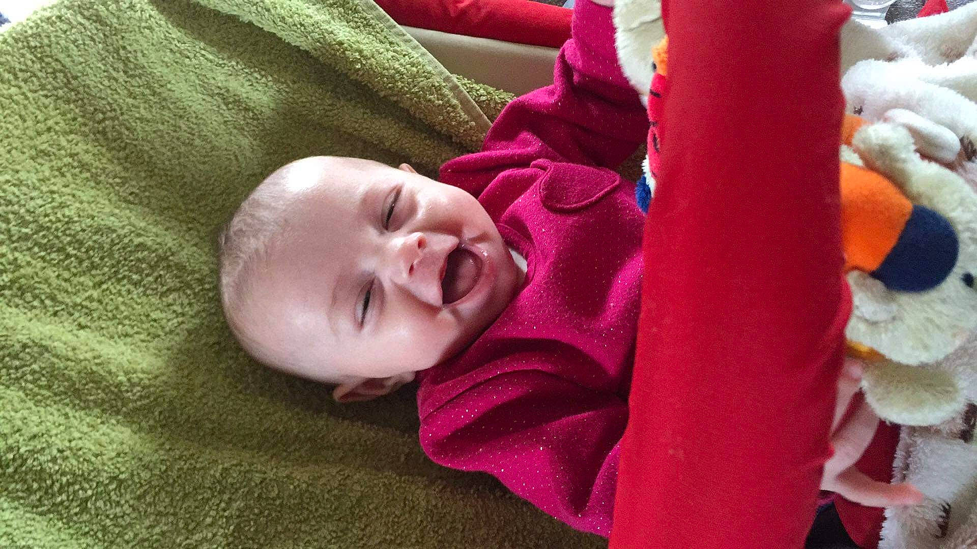 Juliette a rejoint le concours — aidez-le/la à gagner de superbes lots ! baby, baby_toddler_clothing, cheek, comfort, eye, face, head, headgear, human_body, lip, mammal, mouth, nose, person, pink, purple, skin, smile, toddler, vertebrate