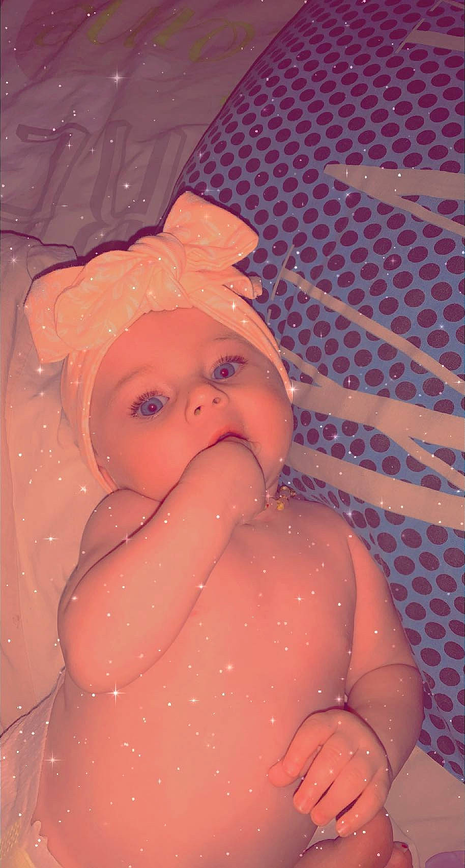 Juliette a rejoint le concours — aidez-le/la à gagner de superbes lots ! baby, baby_products, cap, cheek, chest, child, finger, fun, happy, head, headgear, headwear, human_body, lip, mouth, nose, pattern, peach, person, pink