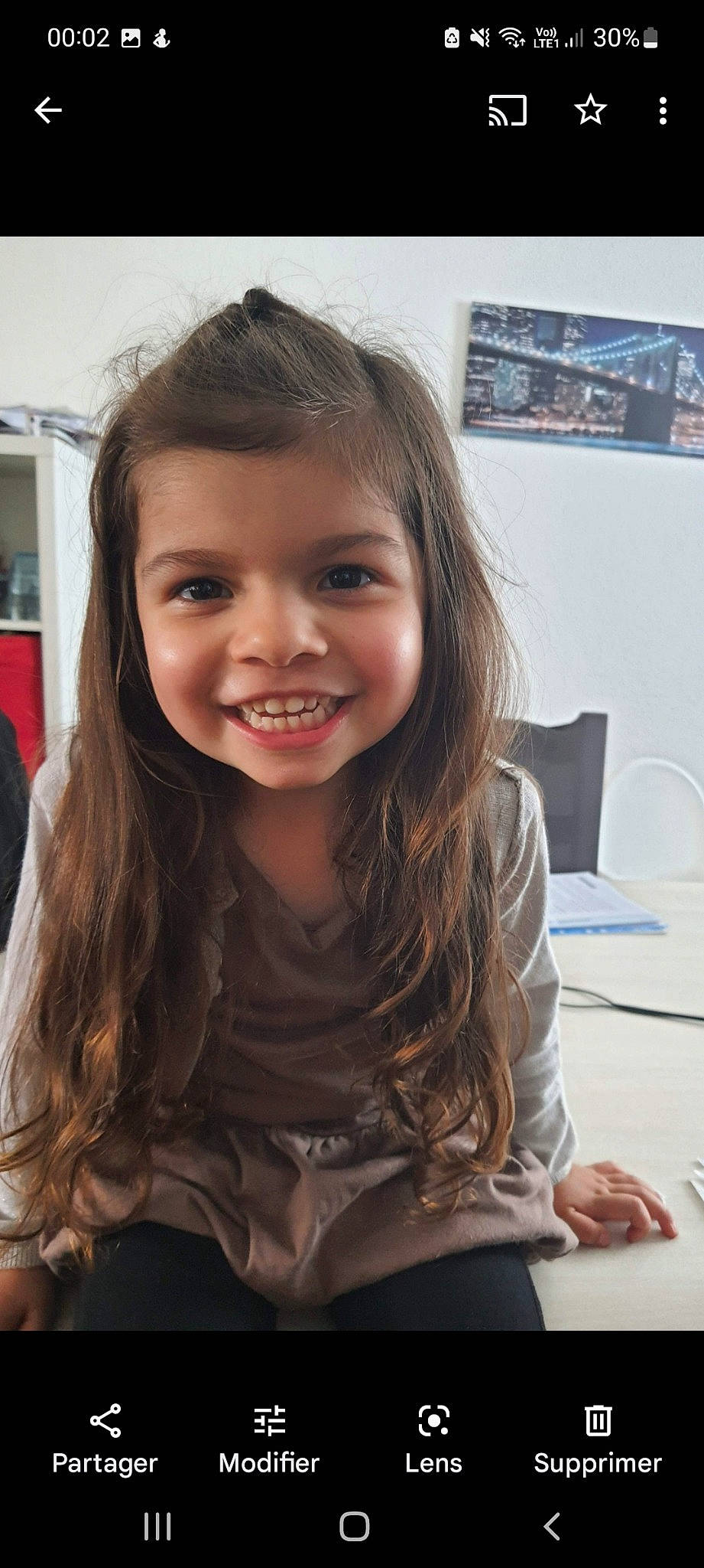 Taïna participe au concours pour gagner de l'argent avec cette photo : blond, brown_hair, chair, cheek, child, event, eyebrow, eyelash, fashion_design, fun, happy, iris, joy, layered_hair, lip, long_hair, person, sitting, skin, smile