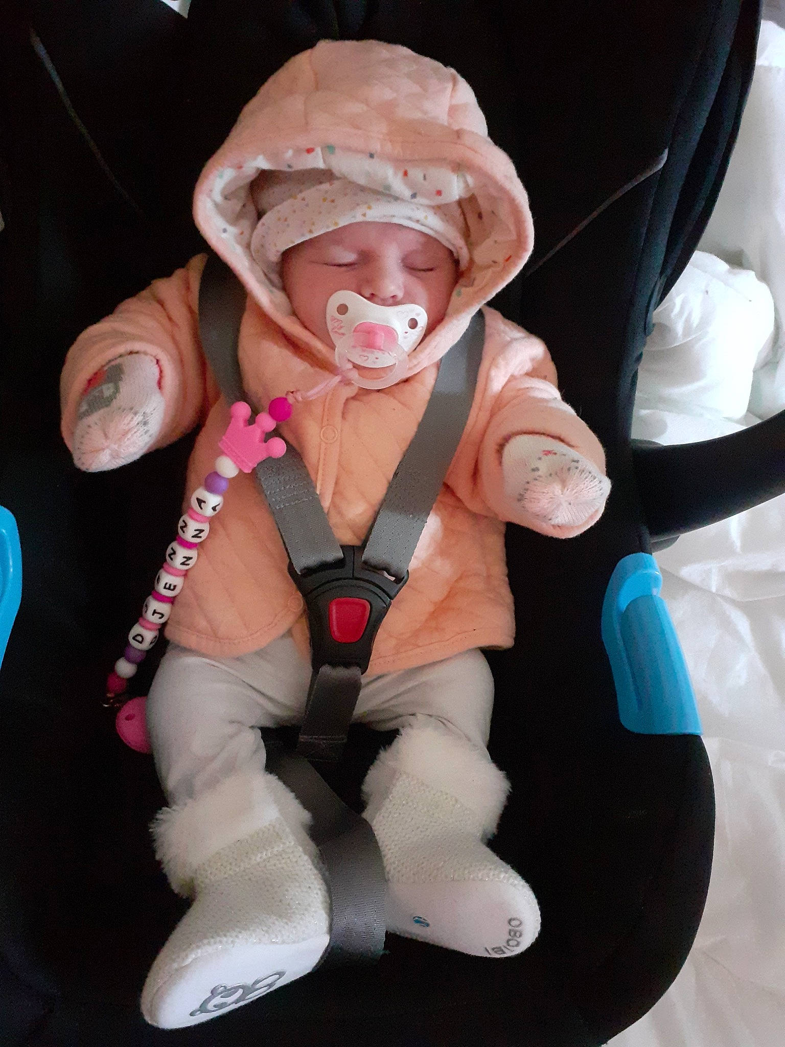 Djenna a rejoint le concours — aidez-le/la à gagner de superbes lots ! action_figure, baby, child, figurine, headwear, person, pink, toddler, toy