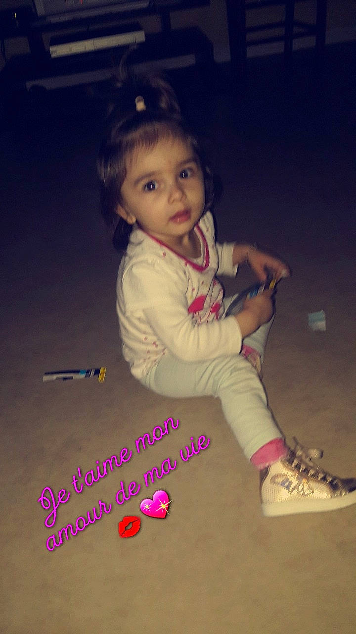 Victoria participe au concours pour gagner de l'argent avec cette photo : child, cool, fun, girl, happiness, human, infant, person, photograph, pink, product, sitting, skin, smile, snapshot, space, standing, toddler