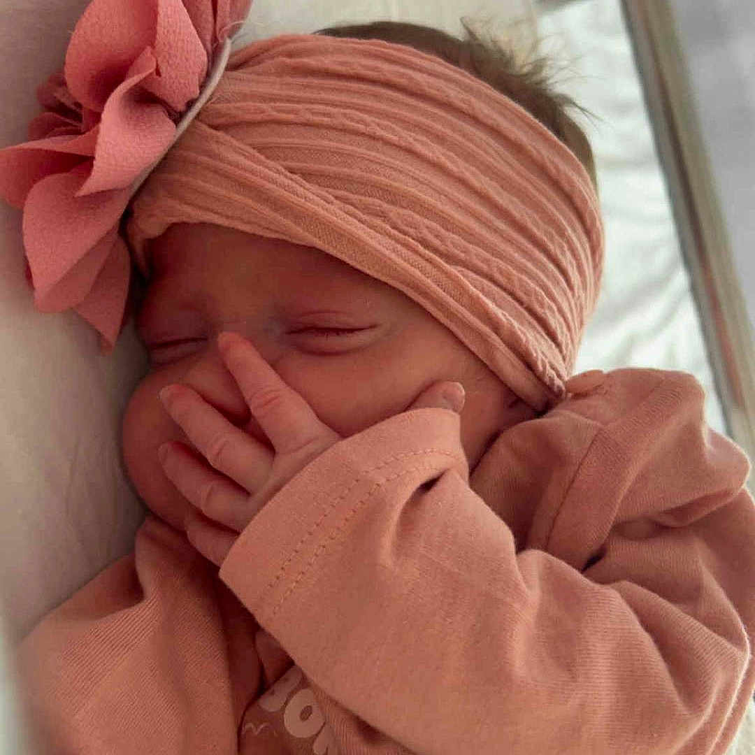 Lyana participe au concours pour gagner de l'argent avec cette photo : baby, blanket, child, closeup, clothing, cozy, cute, flower, hand, headband, heart_pattern, indoors, infant, newborn, peaceful, pink, portrait, resting, sleeping, soft