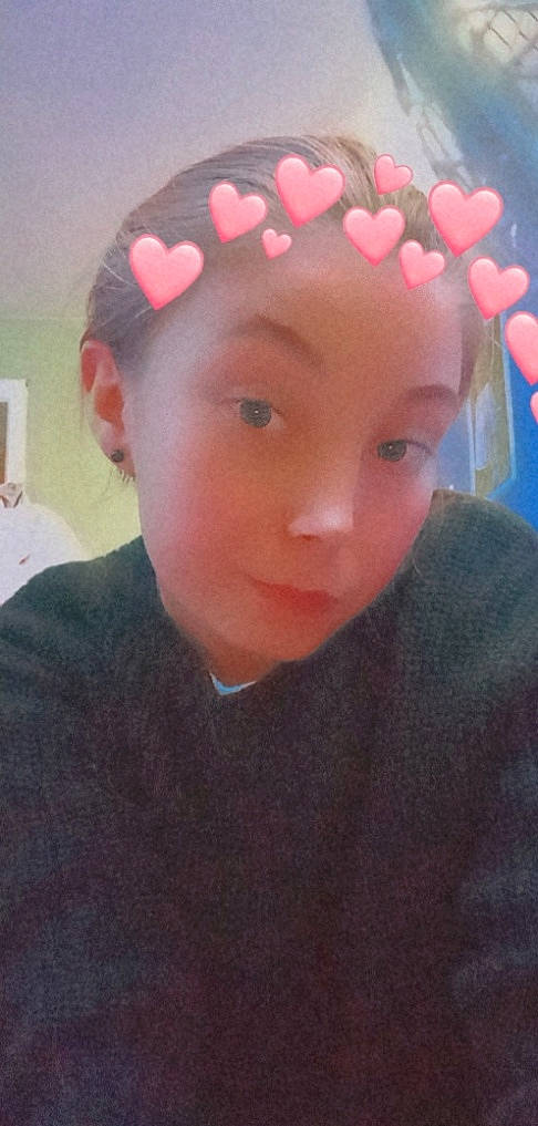 Louane participe au concours pour gagner de l'argent avec cette photo : baby, cap, cheek, chin, ear, eye, eyebrow, eyelash, forehead, fun, head, headgear, headpiece, jaw, knit_cap, lip, mouth, neck, nose, person