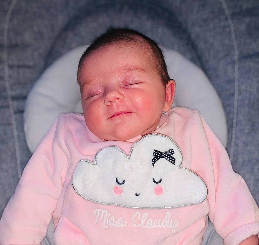 Lyna a rejoint le concours — aidez-le/la à gagner de superbes lots ! baby, baby_making_funny_faces, baby_sleeping, bedtime, cheek, child, face, facial_expression, head, lip, mouth, nap, nose, person, pink, skin, sleep, smile, toddler