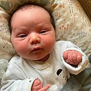 Thaïs participe au concours pour gagner de l'argent avec cette photo : animal_print, baby, blanket, child, cozy, cute, face, fist, head, indoors, infant, newborn, pajamas, patterned, pillow, portrait, resting, sleepwear, soft, young