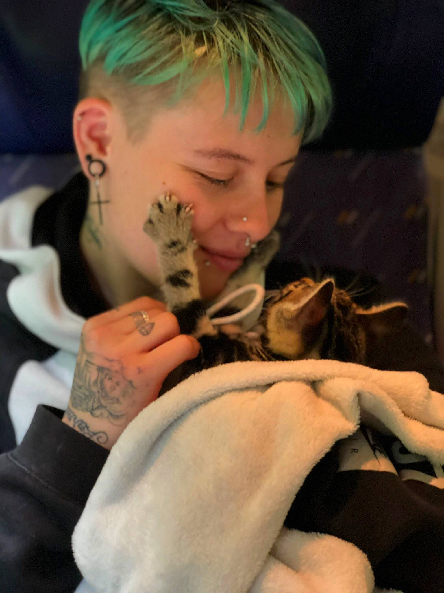 Leïko participe au concours pour gagner de l'argent avec cette photo : hand, tattoo, tattoo_artist