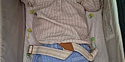 Mael Valentim a rejoint le concours — aidez-le/la à gagner de superbes lots ! baby, sleeping, bassinet, blanket, clothing, infant, foot, shirt, shorts, child, cozy, rest, cute, indoor, peaceful, soft, small, wrapped, lying_down, toddler