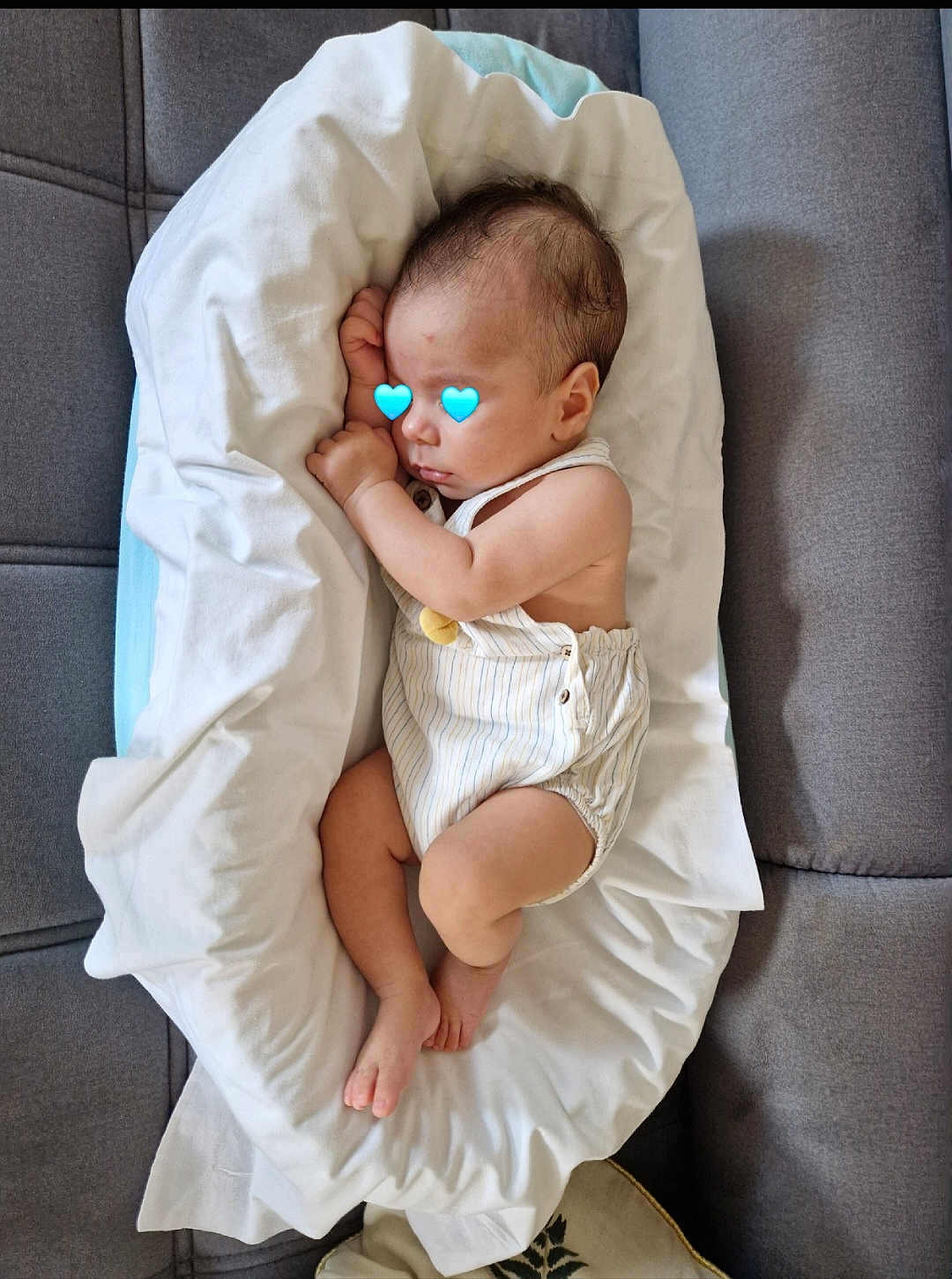 Mael Valentim participe au concours pour gagner de l'argent avec cette photo : baby, sleeping, blanket, couch, infant, cozy, white, soft, peaceful, rest, cute, heart_emoji, indoor, child, person, pajamas, comfort, relaxing, toddler, nap