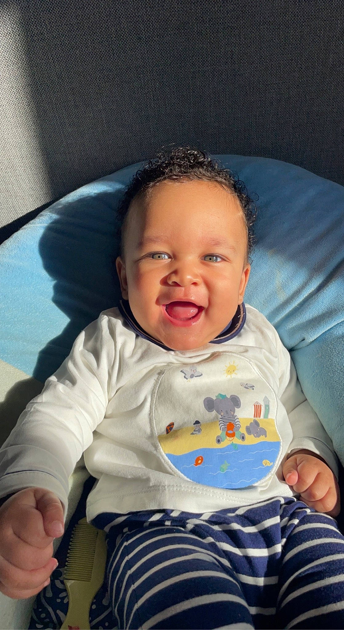 Nolan participe au concours pour gagner de l'argent avec cette photo : arm, baby, baby_toddler_clothing, cheek, chin, comfort, eye, facial_expression, finger, happy, human, iris, lip, mouth, nose, person, skin, sleeve, smile, standing