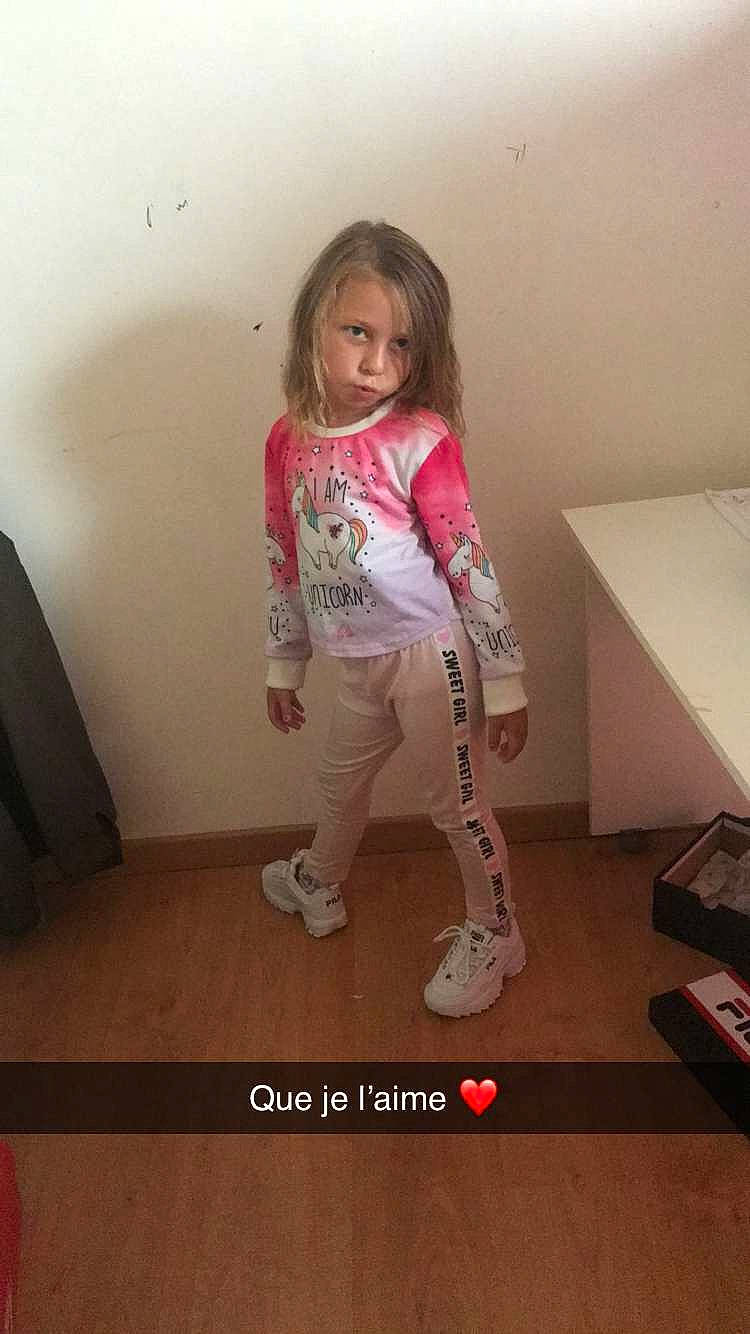 Shayden a rejoint le concours — aidez-le/la à gagner de superbes lots ! leg, person