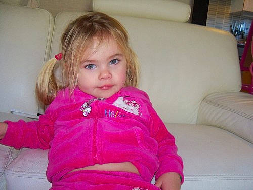 Clara a rejoint le concours — aidez-le/la à gagner de superbes lots ! baby, blond, cheek, child, ear, eye, face, fun, iris, lip, magenta, neck, outerwear, person, pink, play, sitting, skin, smile, toddler